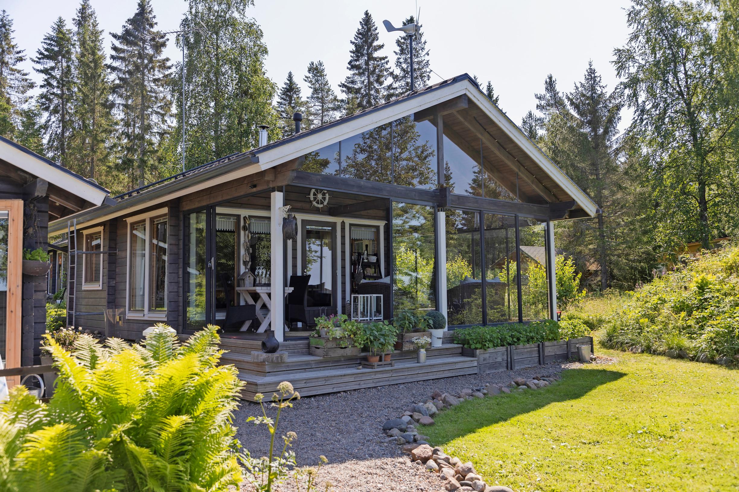 Marita Kumpulainen and Eki Nikkanen’s island cottage on Selkäsaari in Kemi’s outer archipelago and the yard