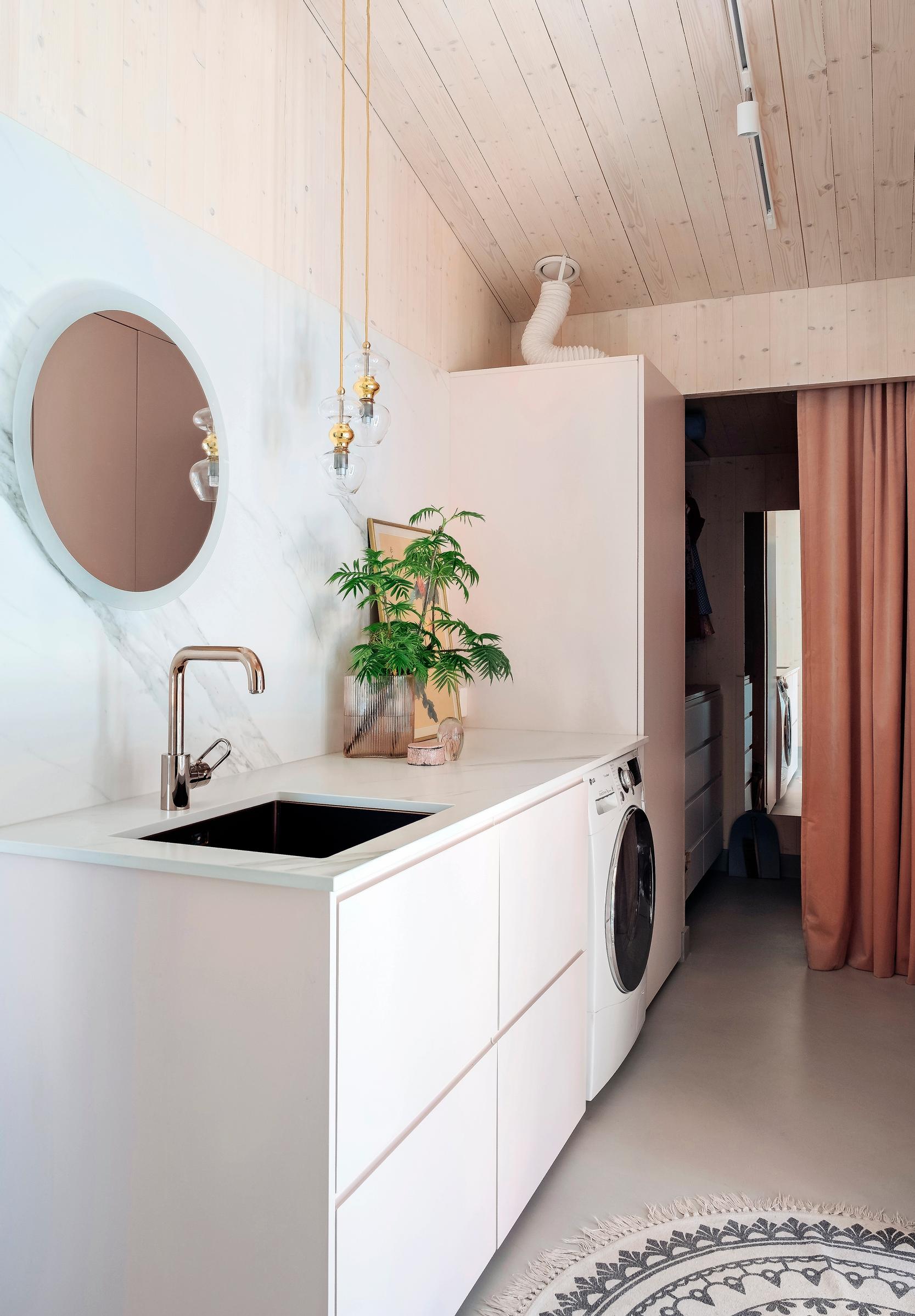 The laundry room and the walk-in closet at the back of the space