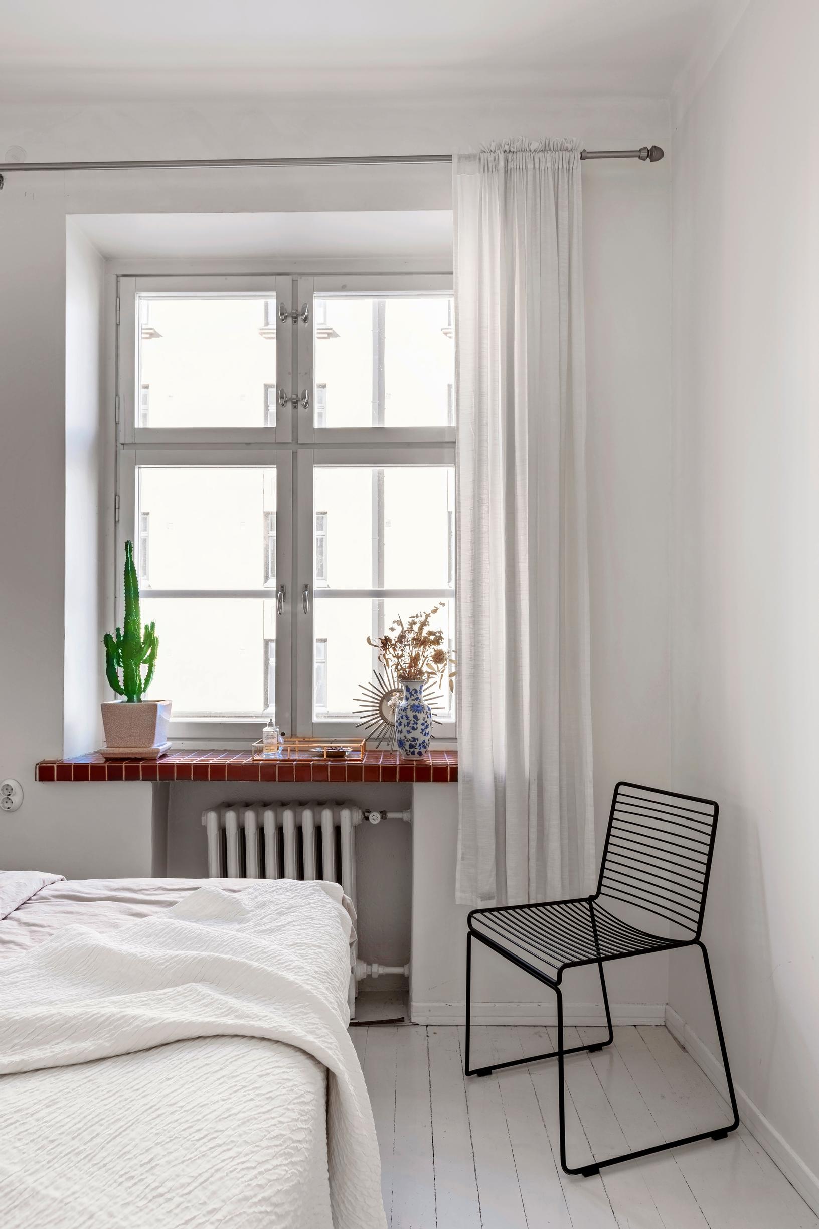 A chair in the corner of the bedroom