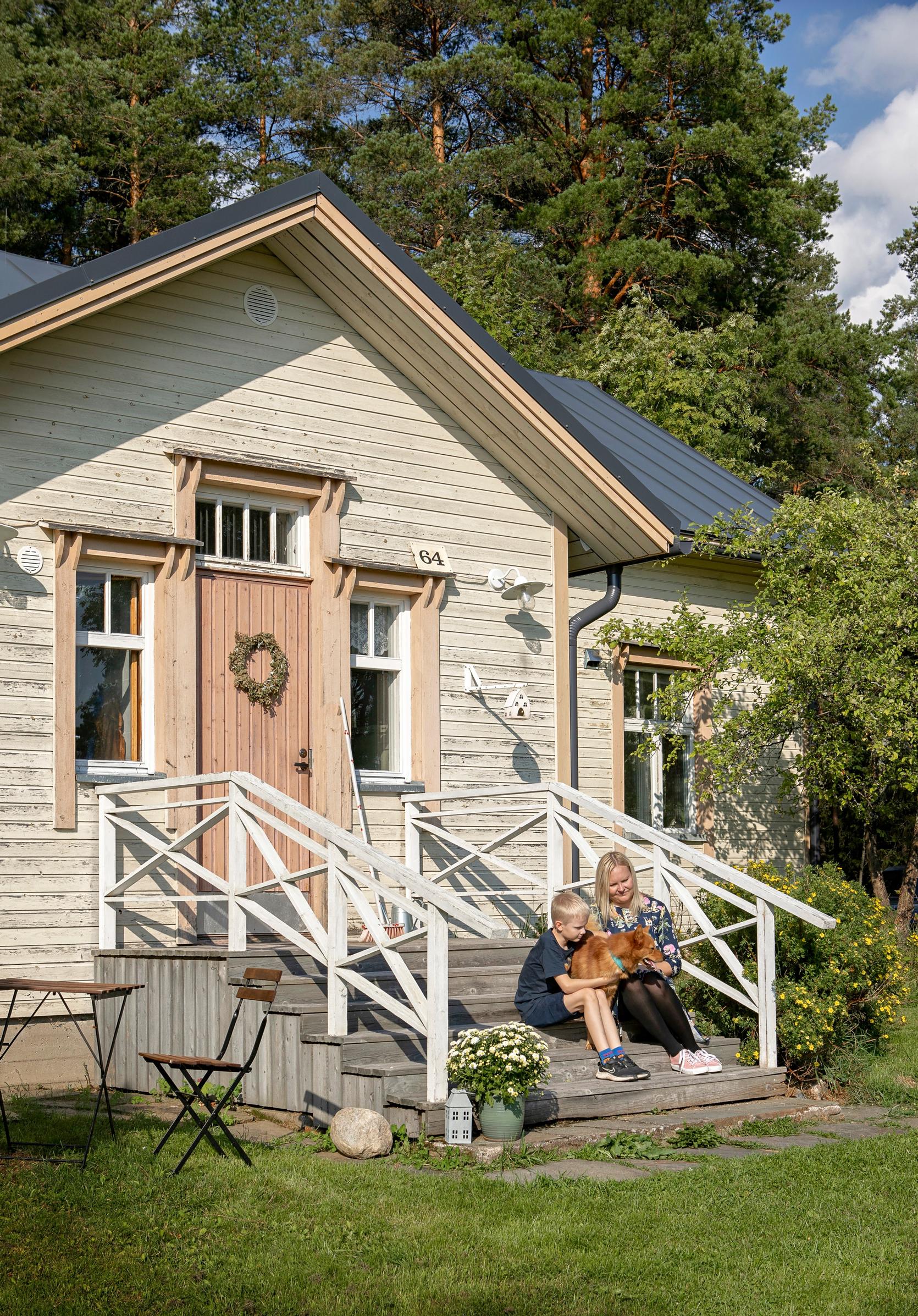 Mari and her son Viljami on the steps of their home