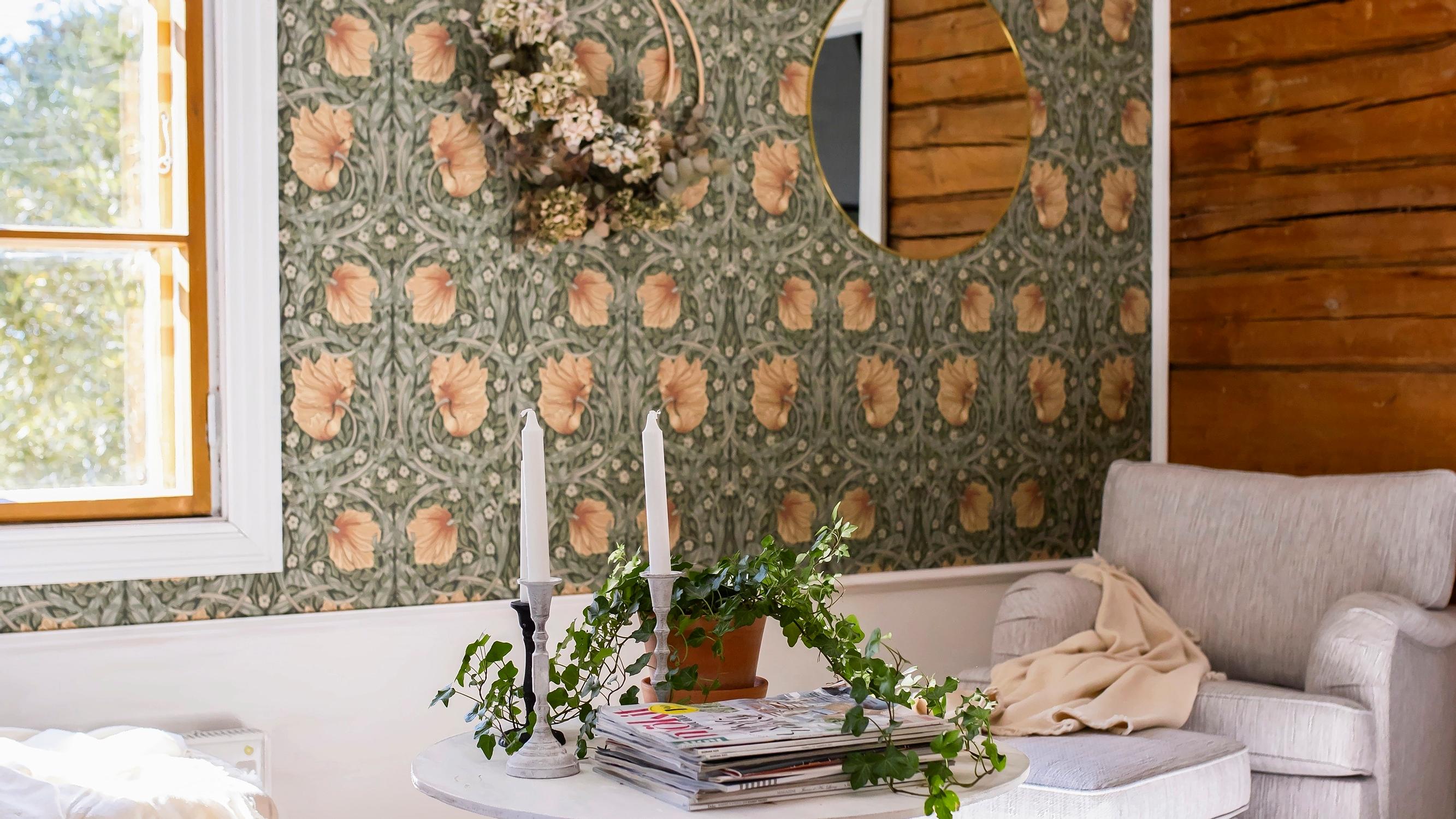 Welcome to the endless summer! 14 romantic floral wallpapers to transform your home