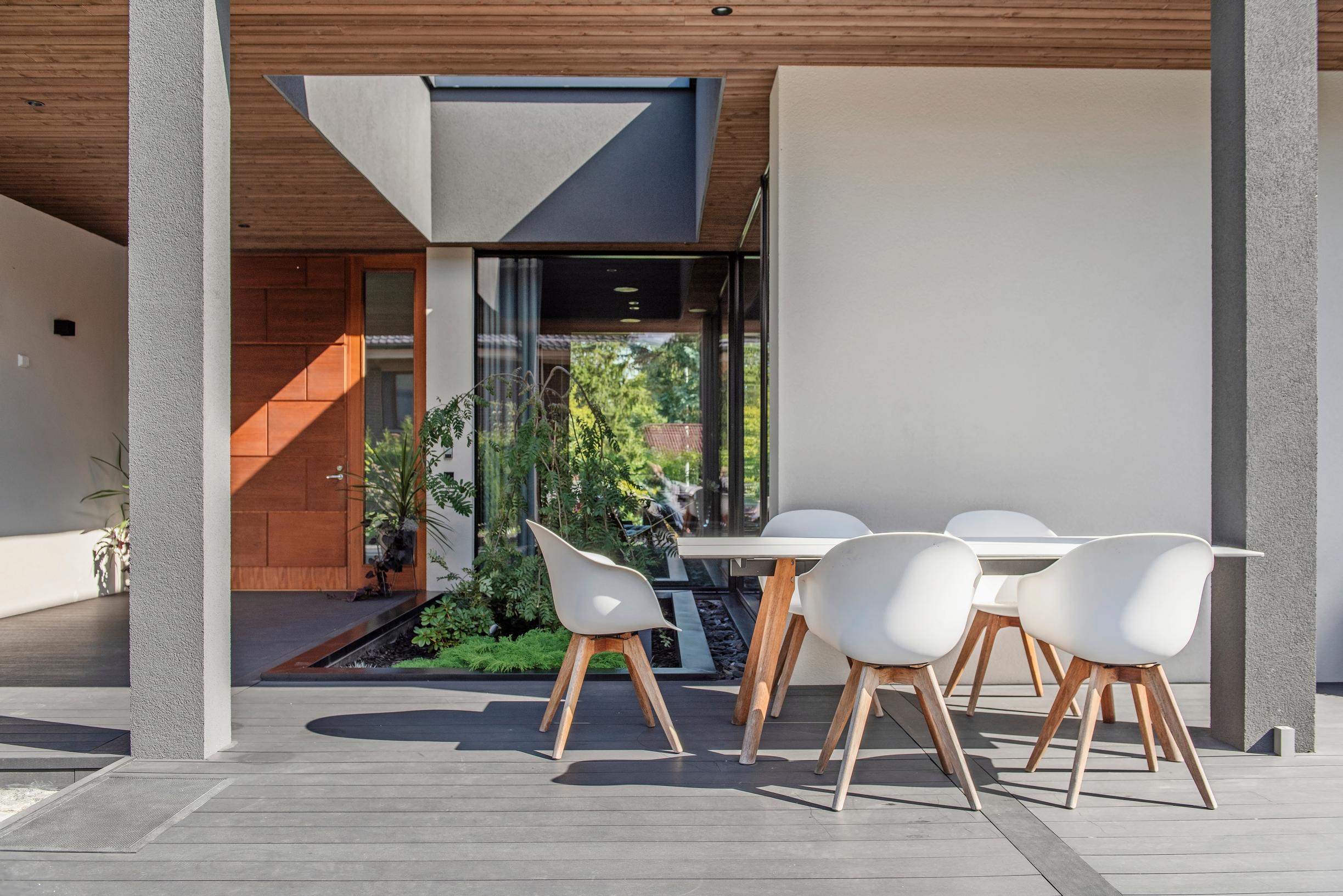Entrance with large windows and outdoor furniture