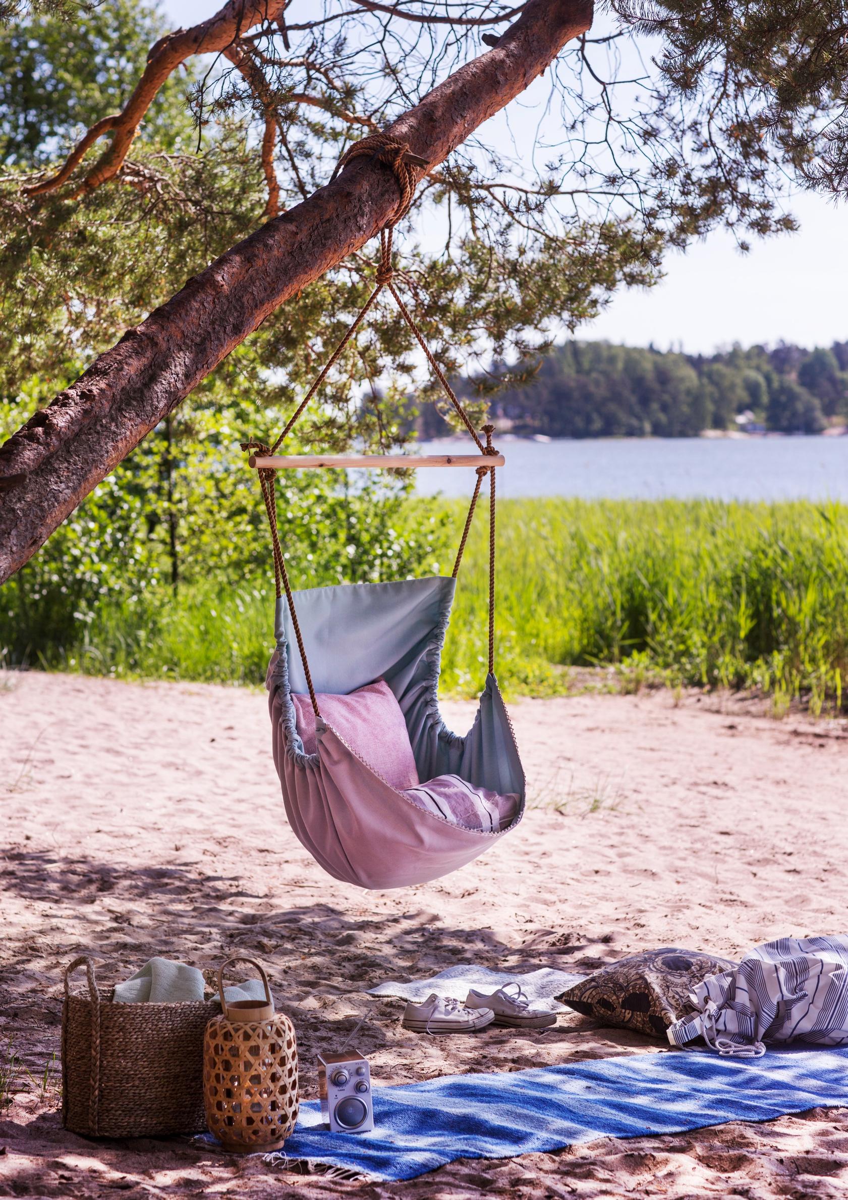 Spend the whole summer swaying! Sew your own laid-back hanging chair
