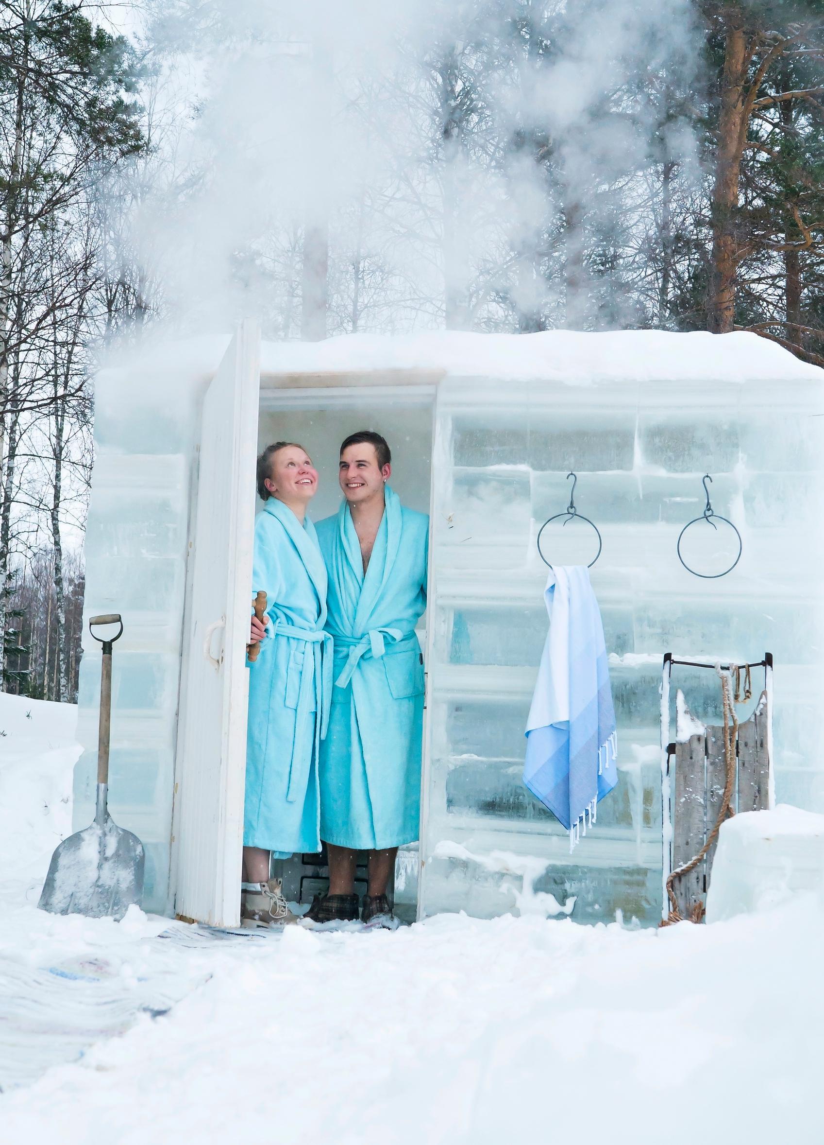 Wondrous sauna built from ice: “The more we bathe, the faster the sauna season ends”