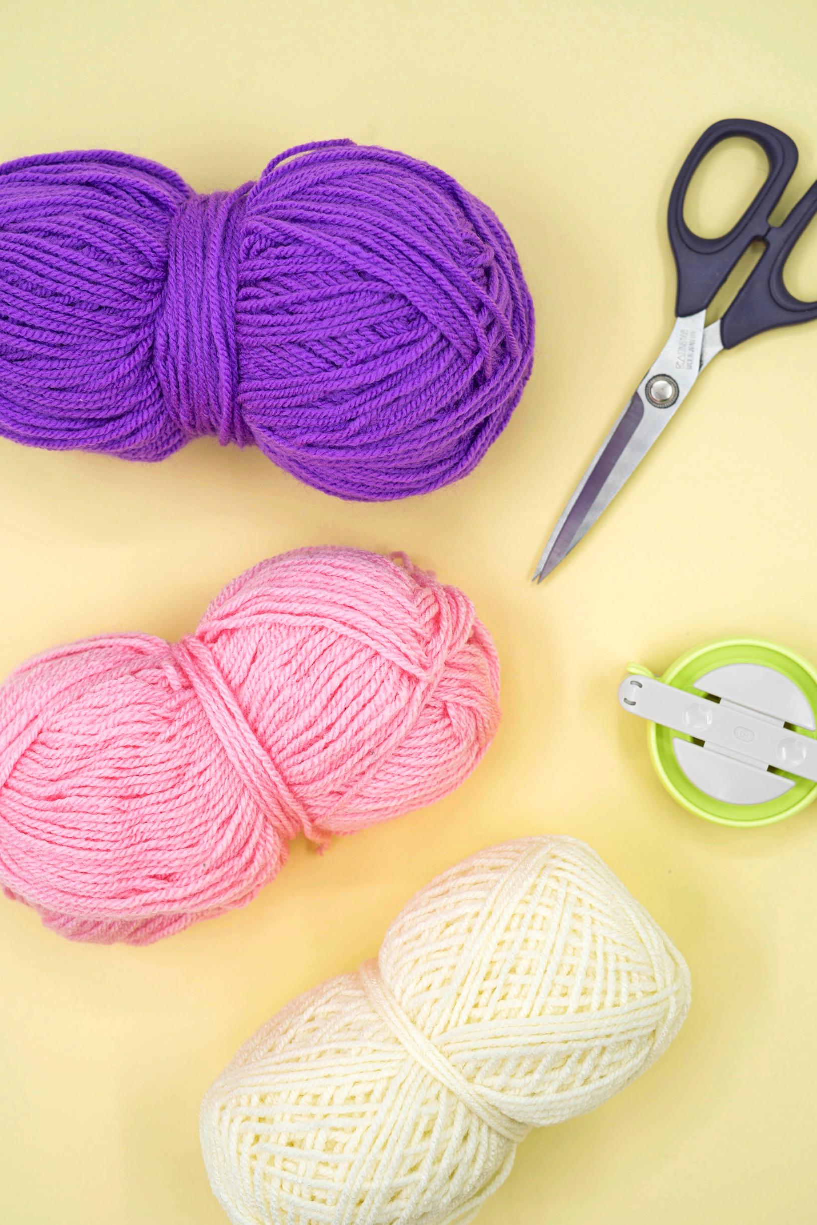 Materials for pompom eggs