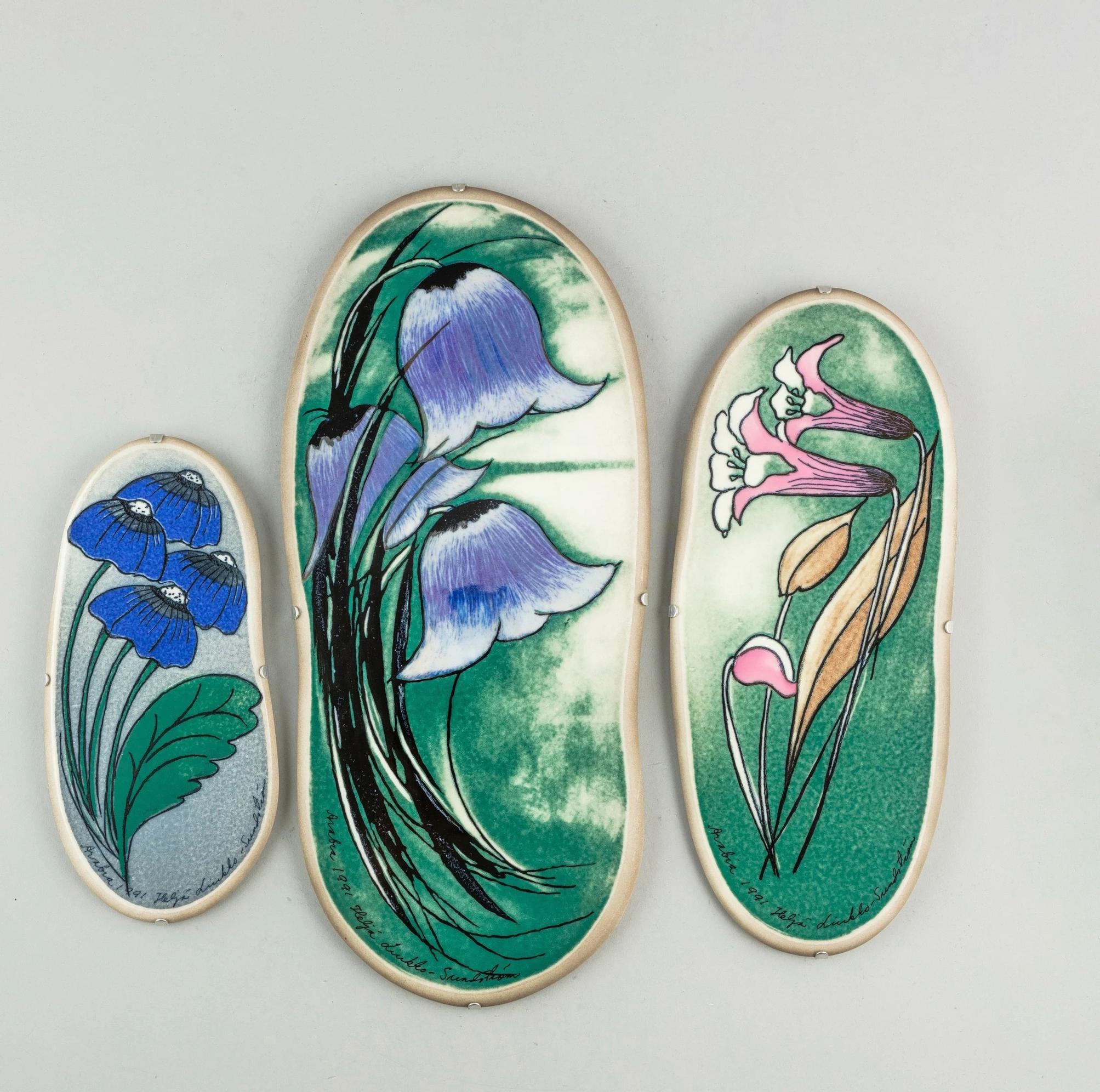 Heljä’s flower plaques are irresistible—a “shoe-sole plaque” can sell for nearly €100