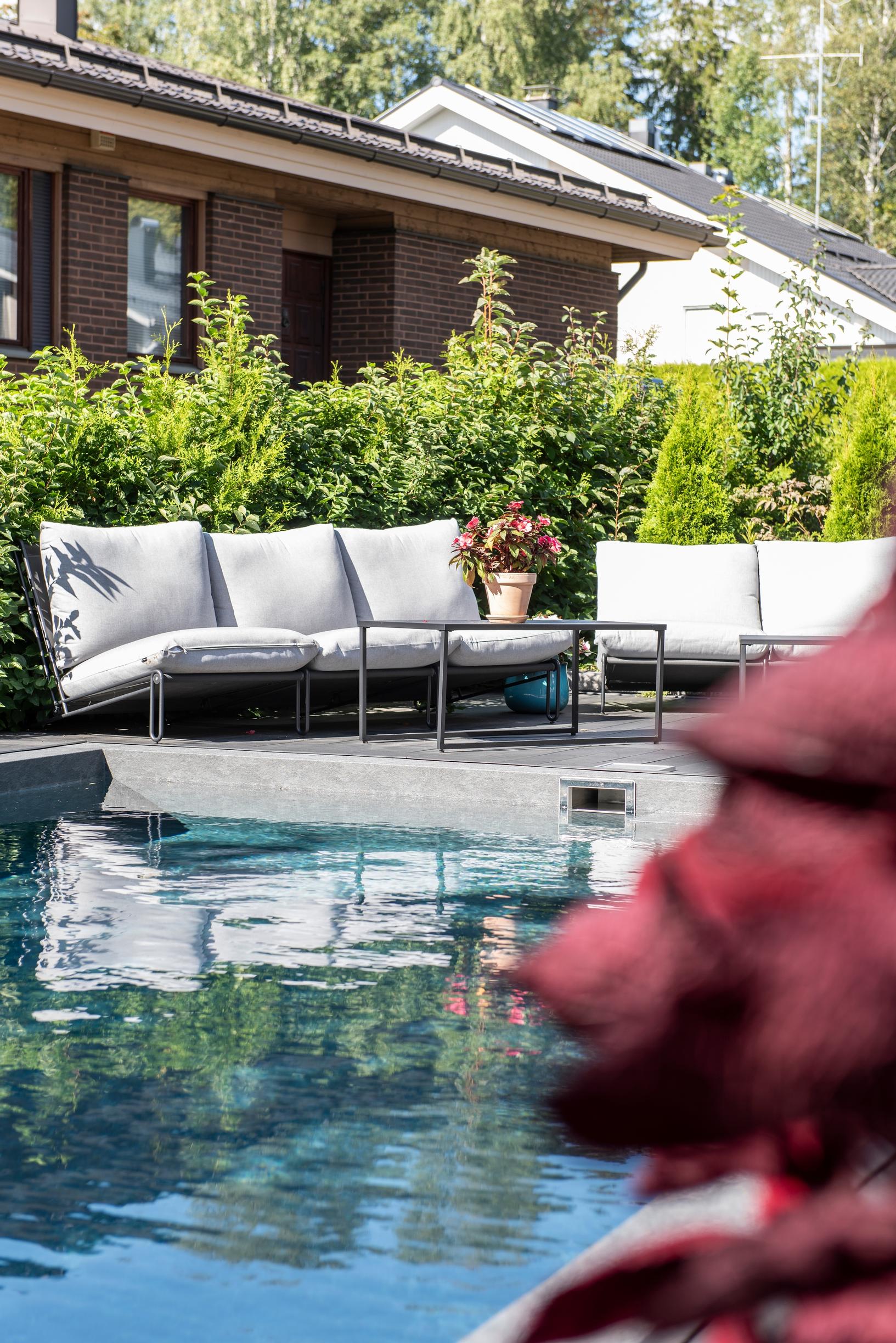 A swimming pool in the front yard