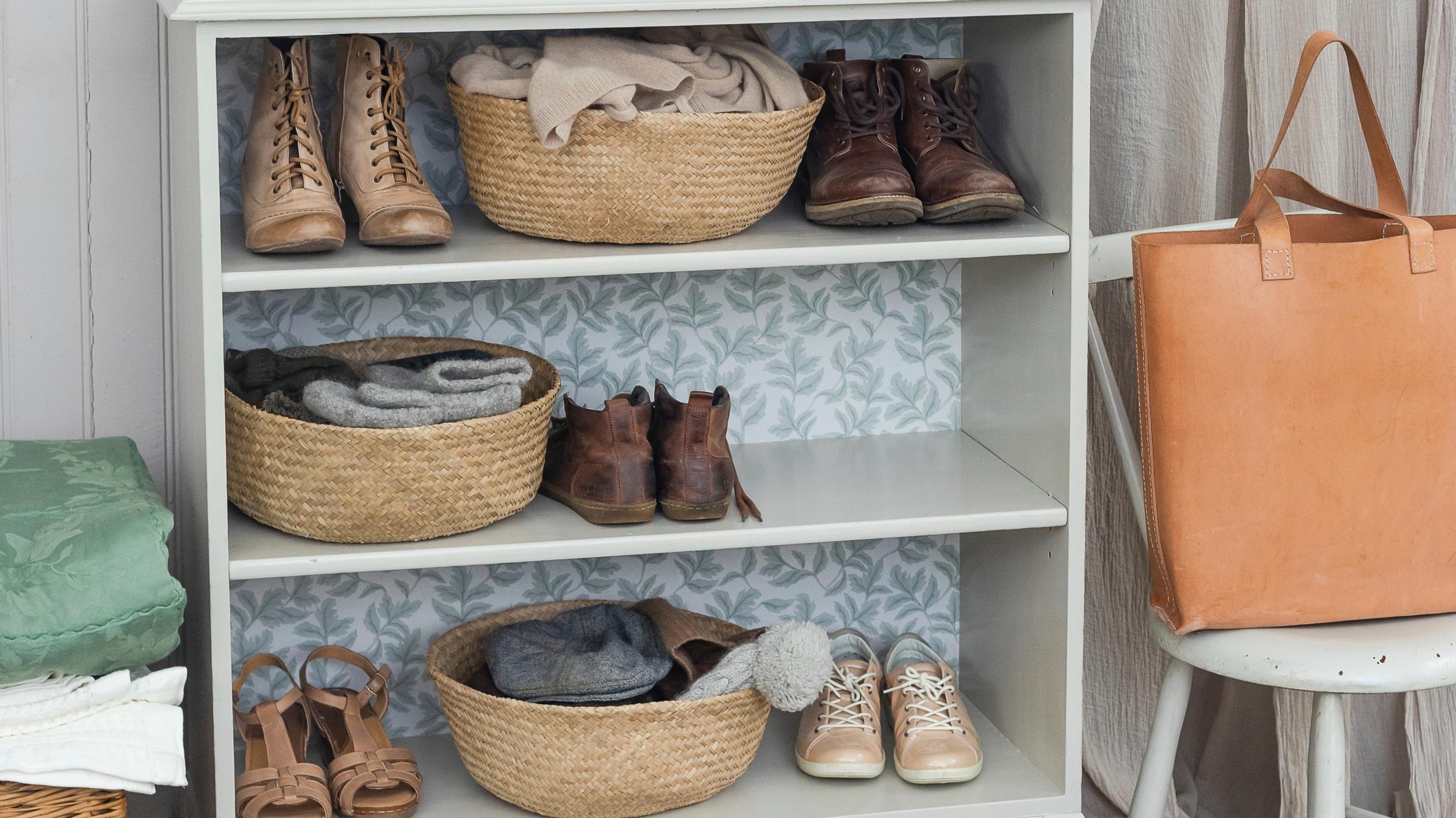 Bookshelf to shoe rack: upcycle and brighten your entryway