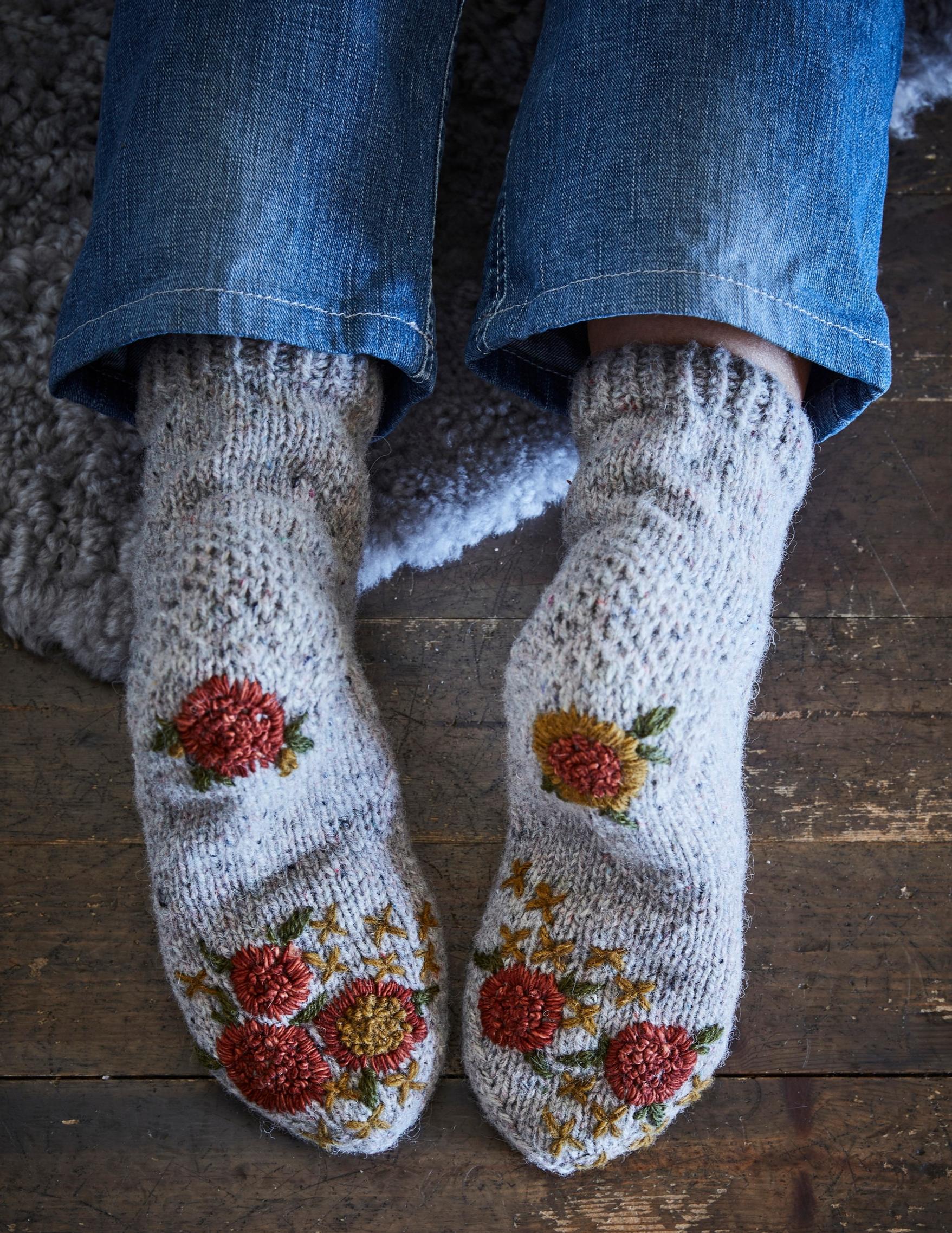 The embroidered soles of massage-effect wool socks