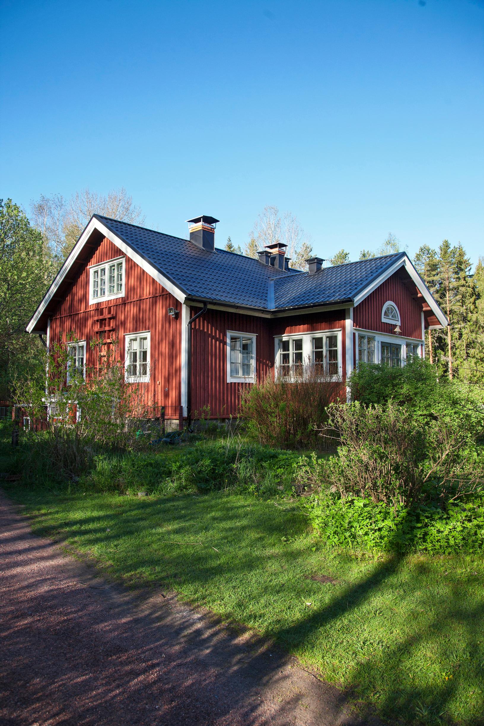 The main building at the animal farm.