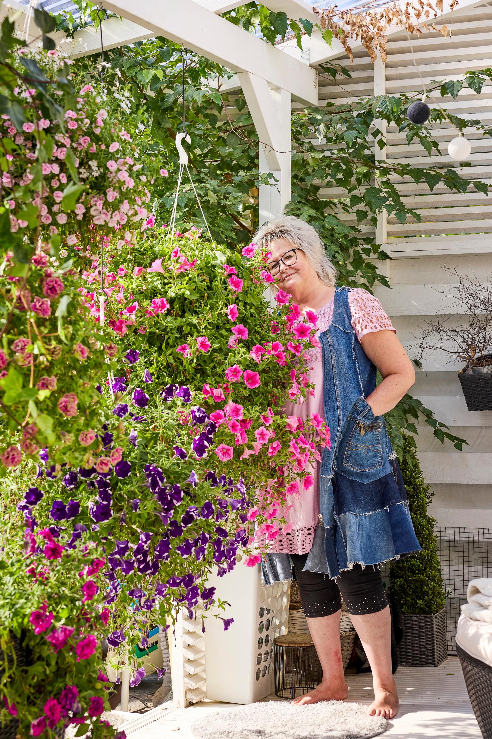 summer-flower hanging baskets