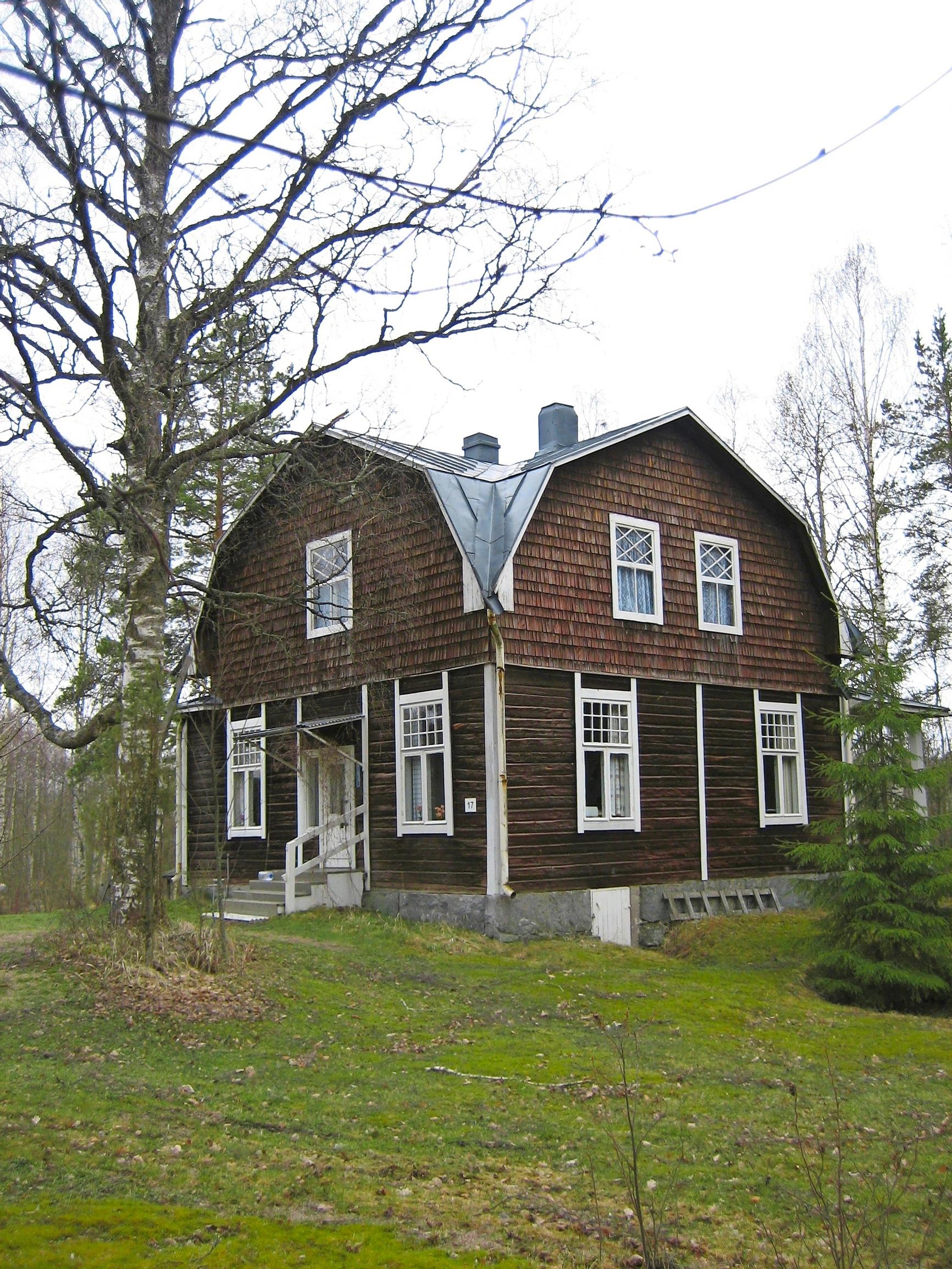 The exterior of the house before the renovation.