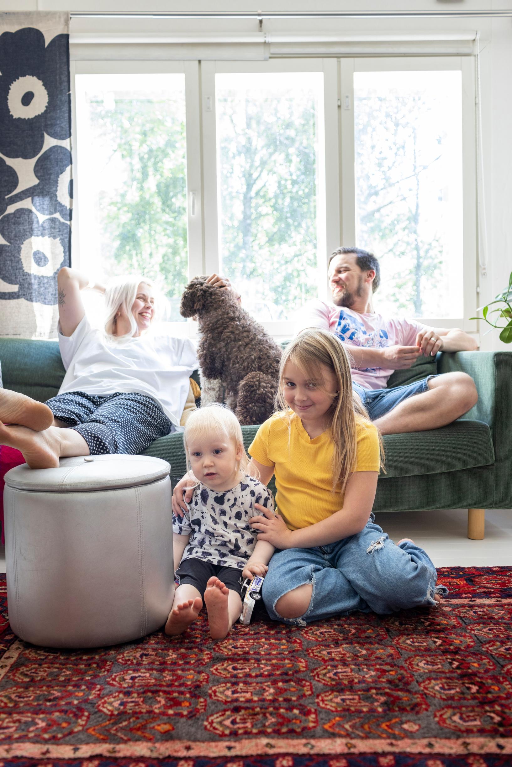 Essi Hellén and Mikko Virtanen with their children at the cottage