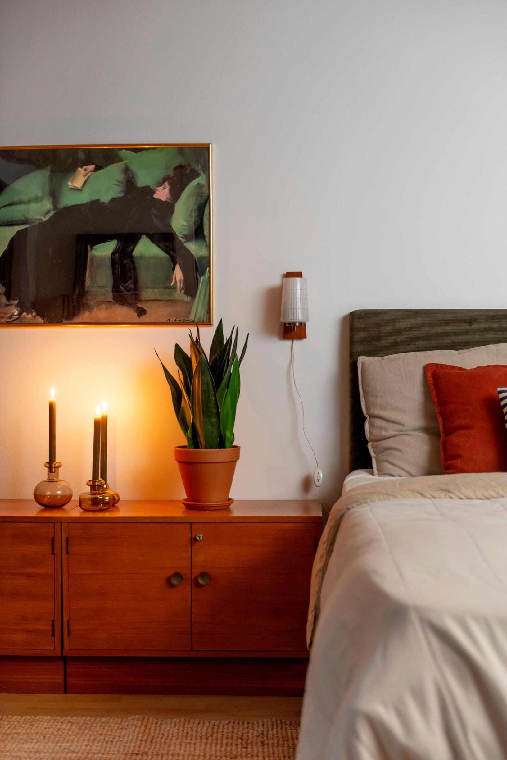 Image of a retro-styled bedroom in a rowhouse.