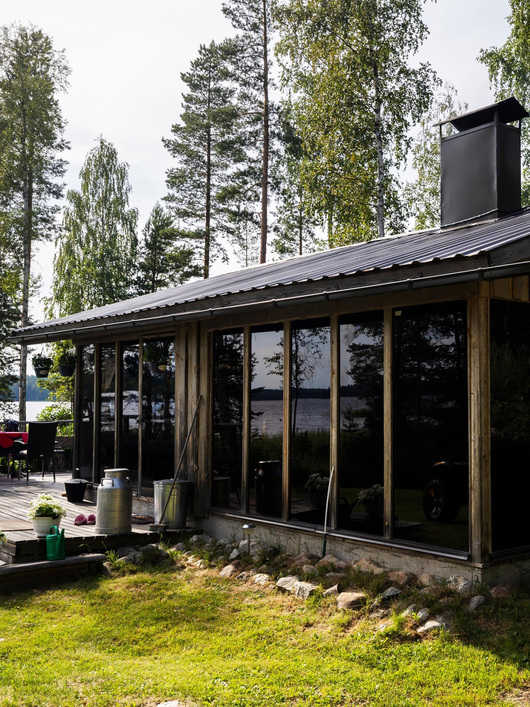 Raimo built a glass sauna from 60 glass doors for next to nothing—“The building inspector was a bit skeptical if the cabin could even stand upright”