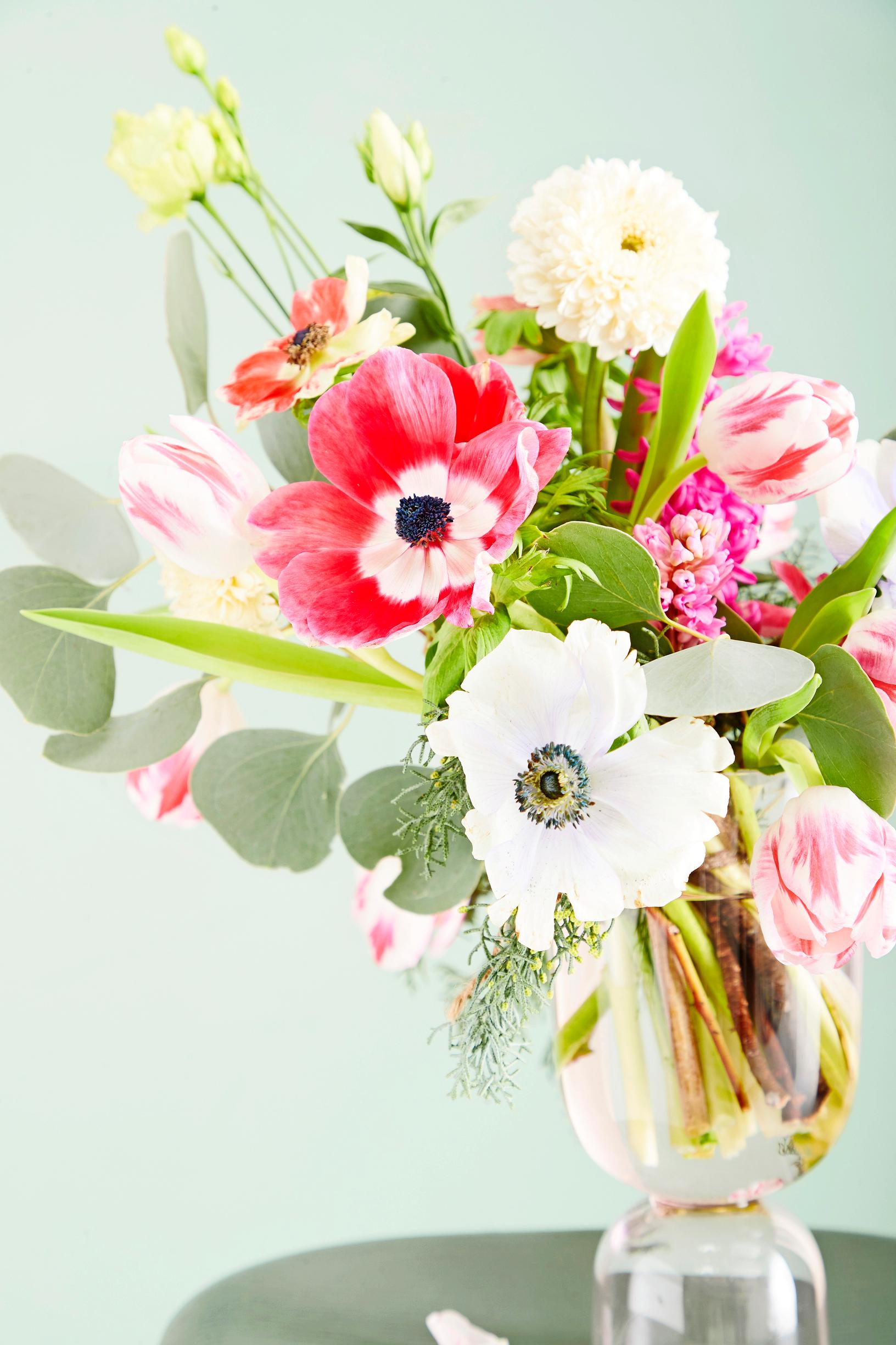 6 fresh flower arrangements to bring the season into your home