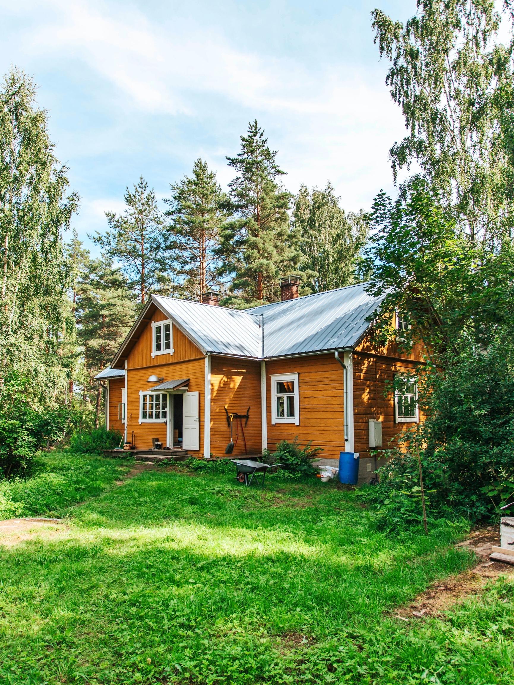 A fresh start in an abandoned house: Ilkka and Asta pay rent by restoring their home