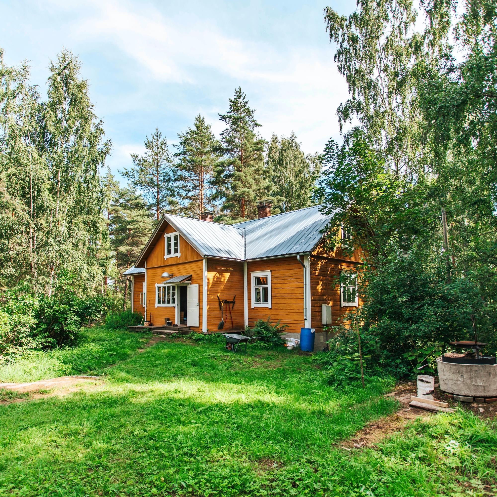 A fresh start in an abandoned house: Ilkka and Asta pay rent by restoring their home