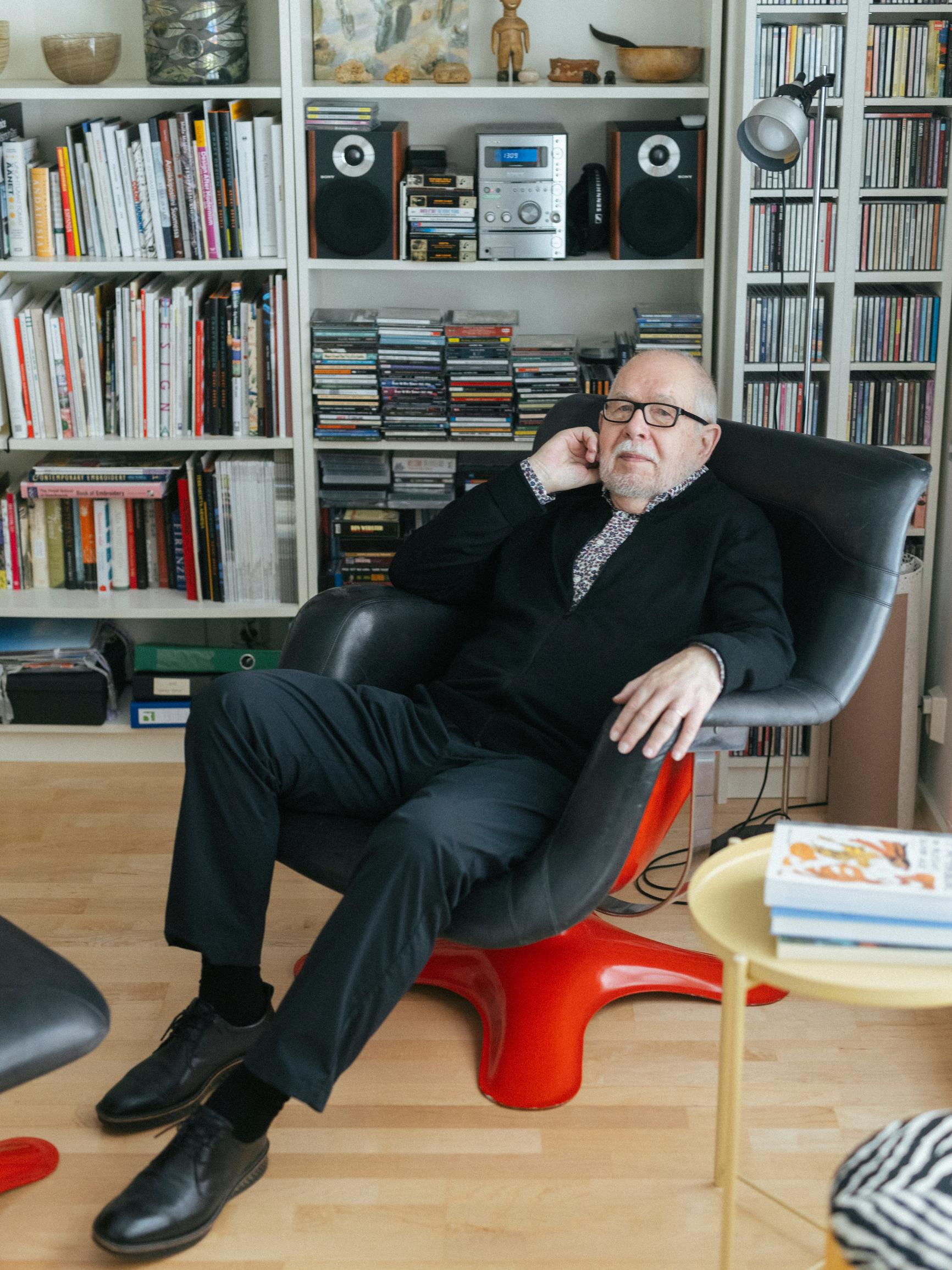Heikki Orvola, the designer of the Kivi tealight
