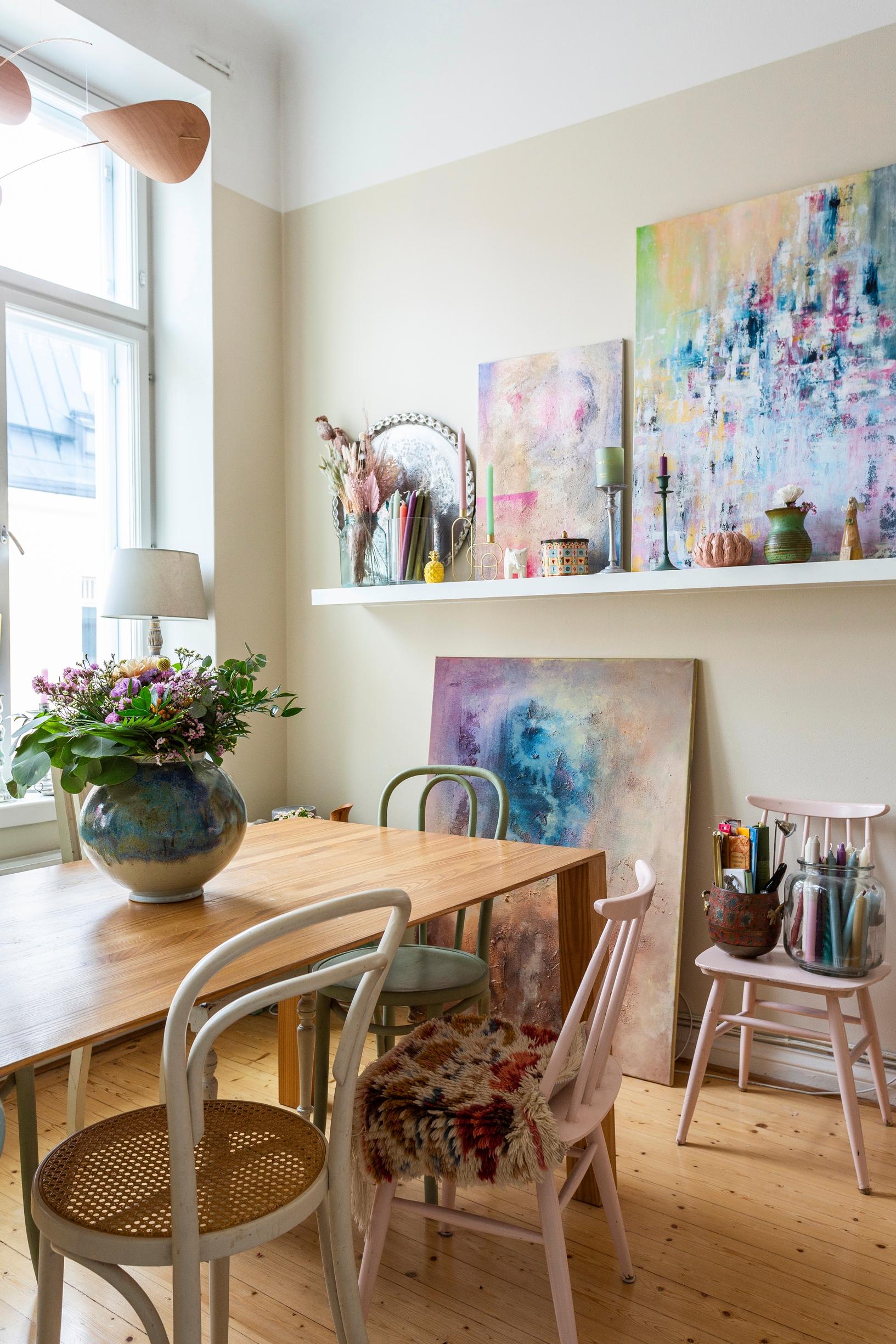 Pastel pictures on a picture ledge