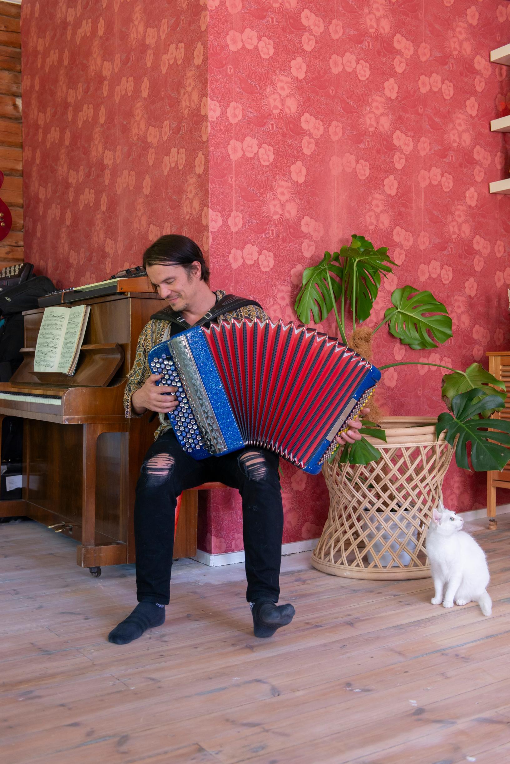 Samuli Jokinen plays the accordion