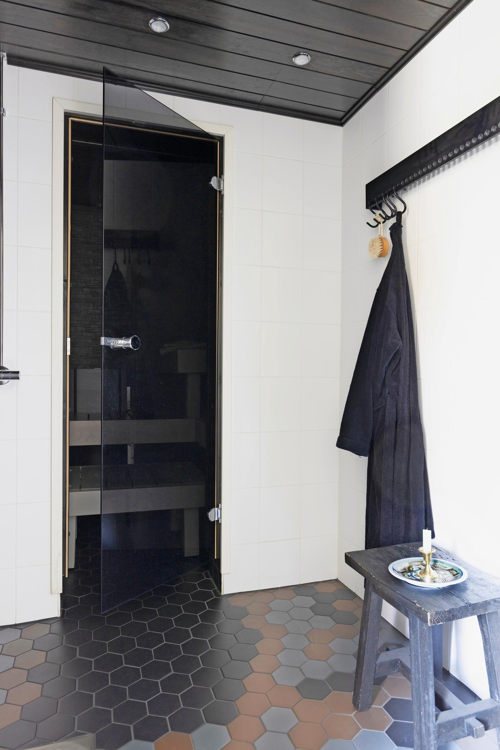 A black sauna and a white bathroom