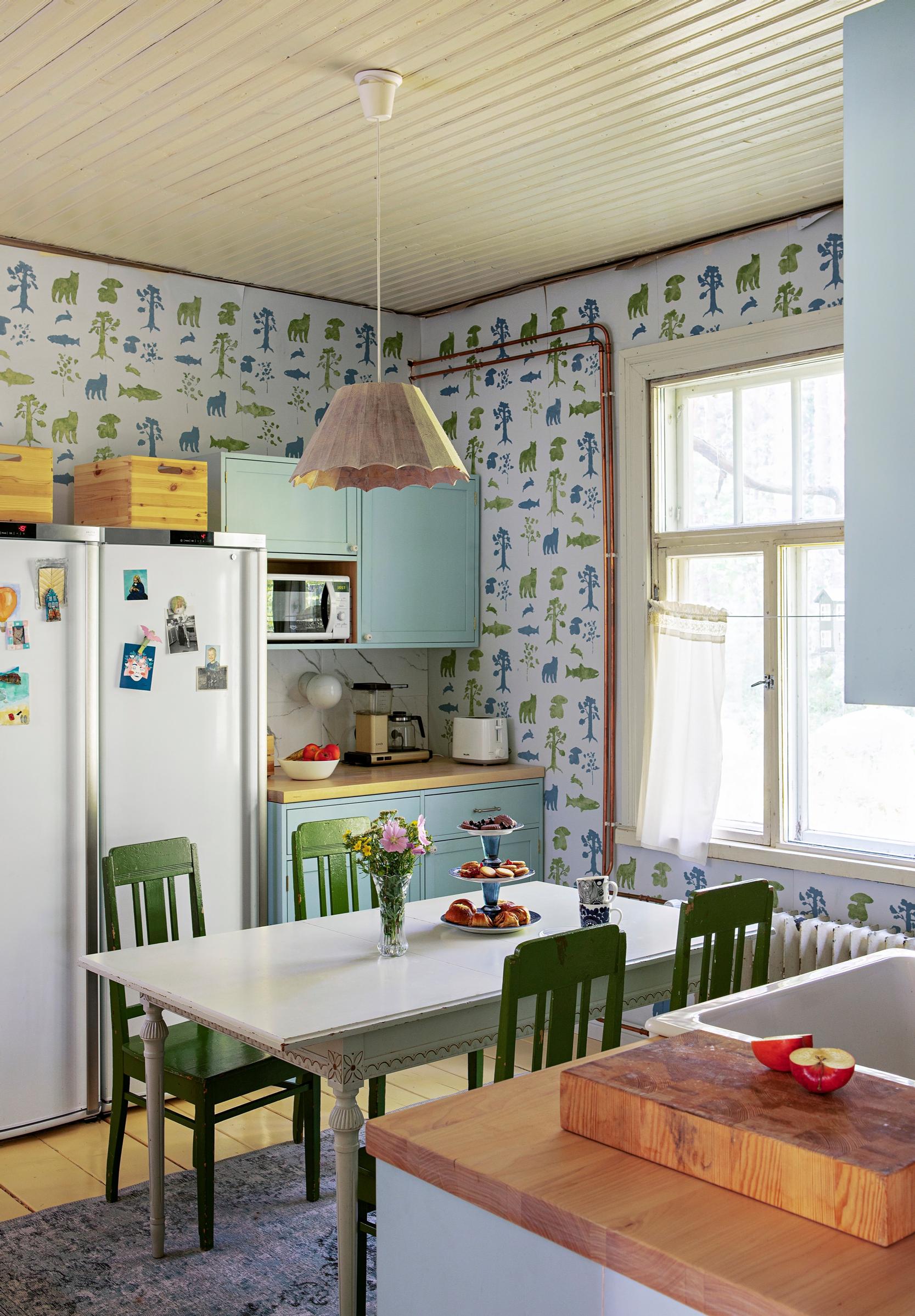 Custom-made kitchen cabinets