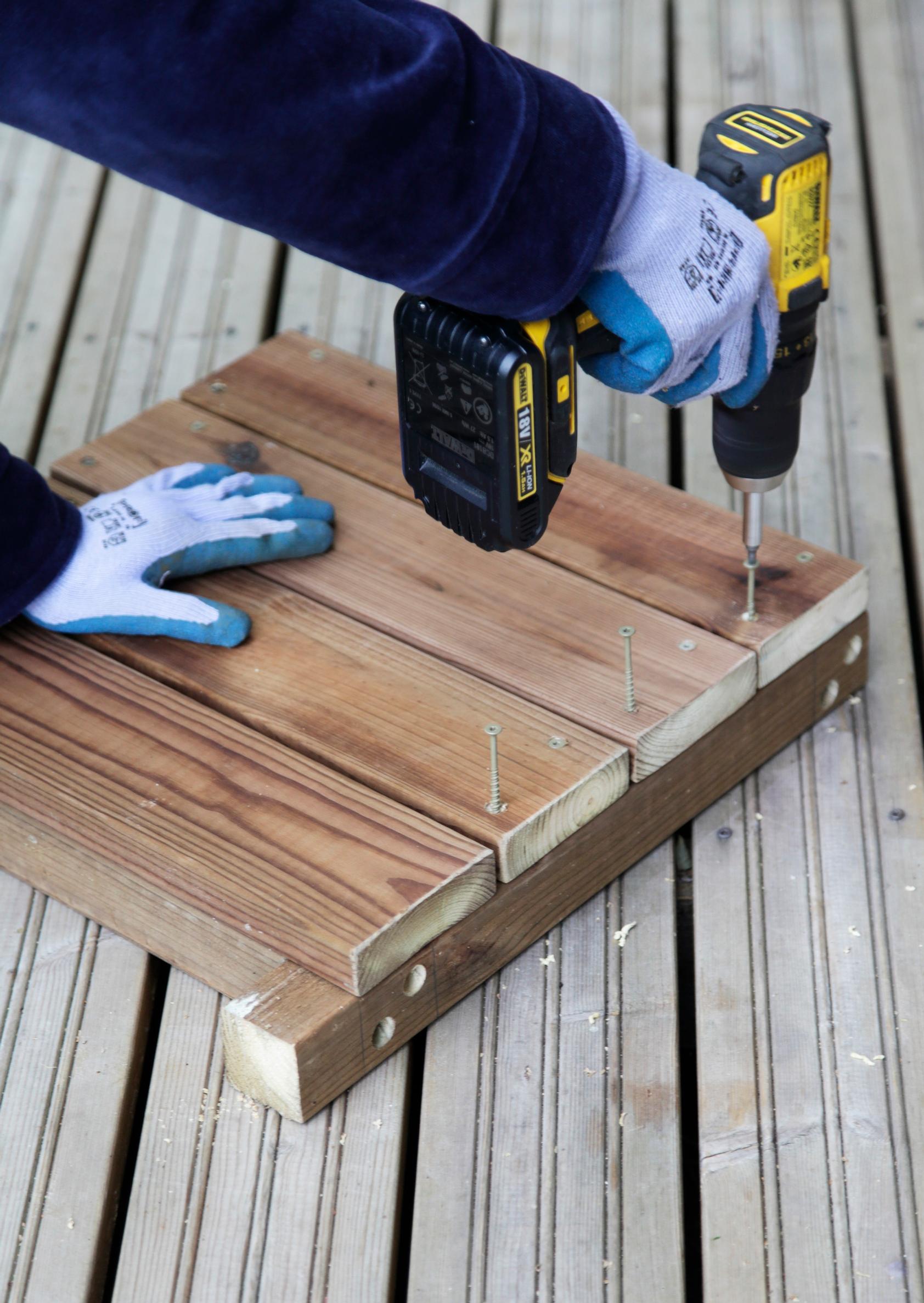 Assembling the ends of the storage bench