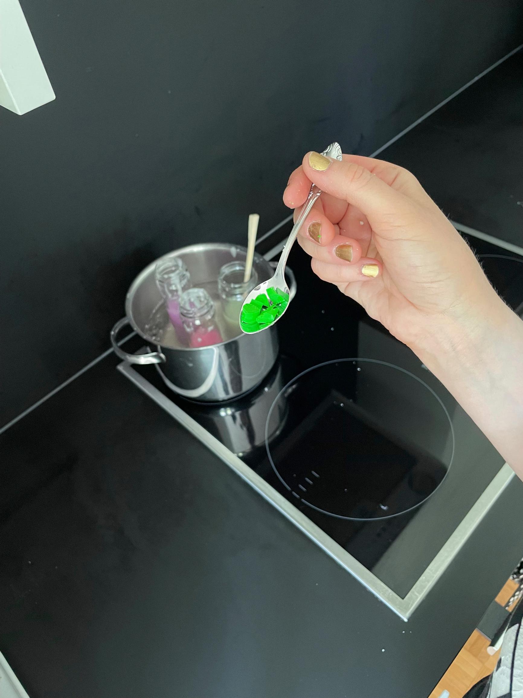 Coloring candle wax with crayons