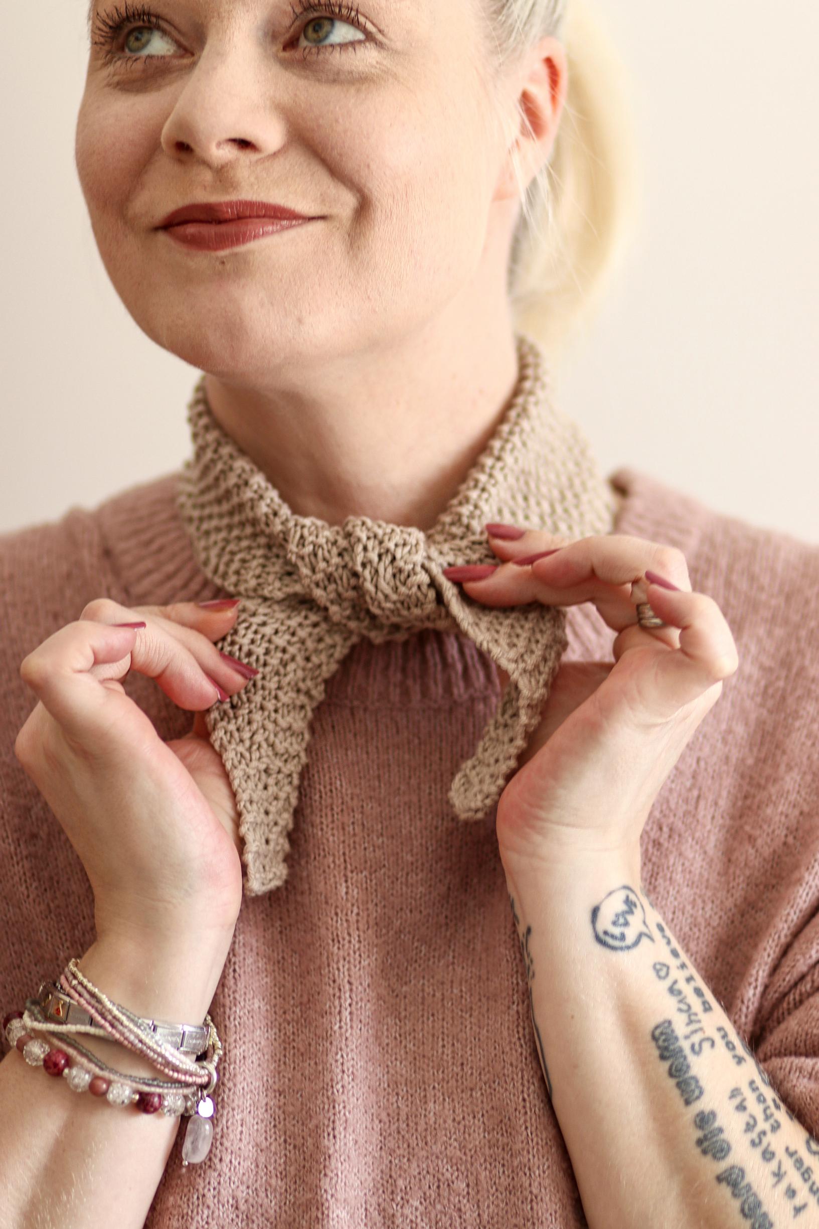 Small scarf in pearl stitch