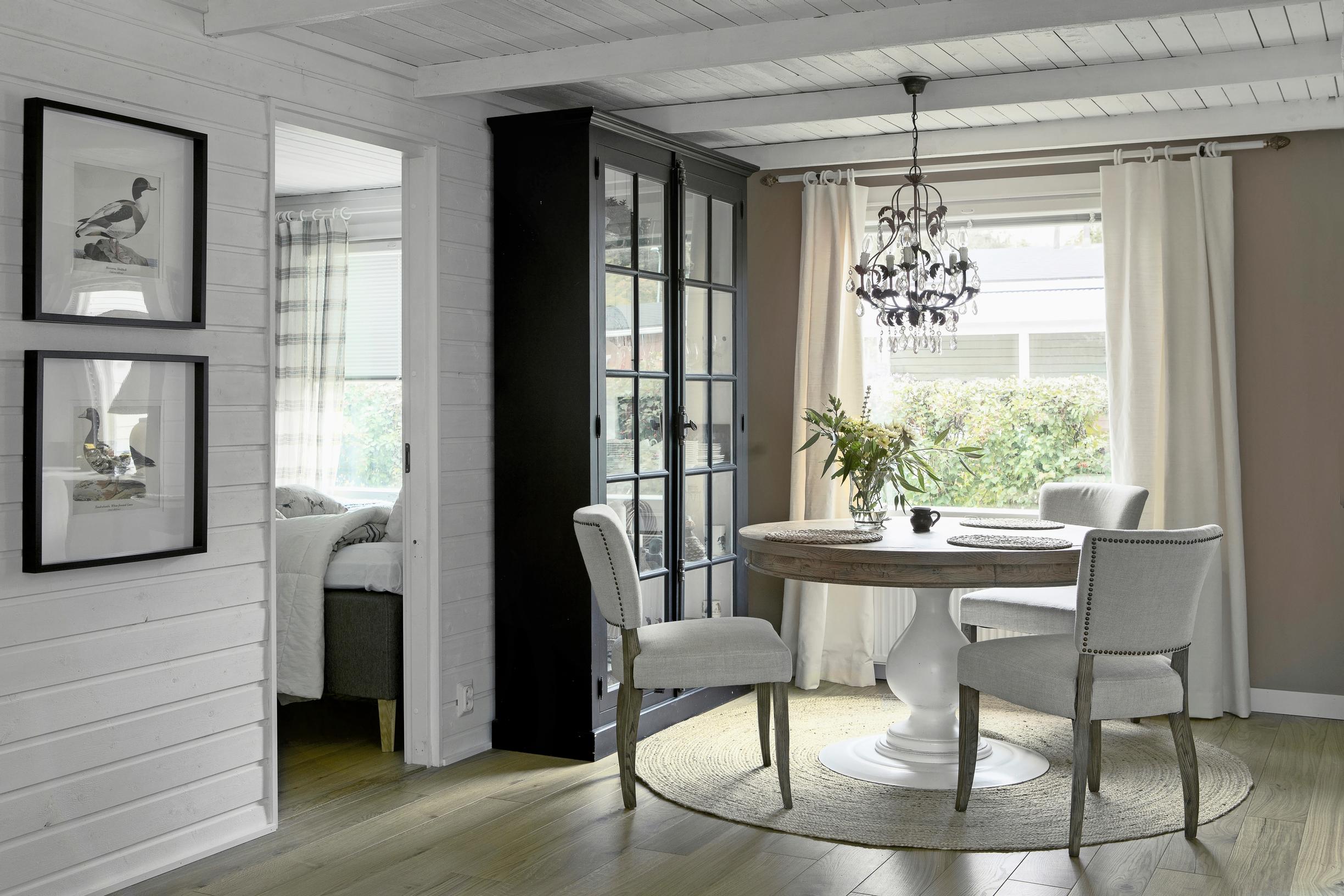dining area with a round table