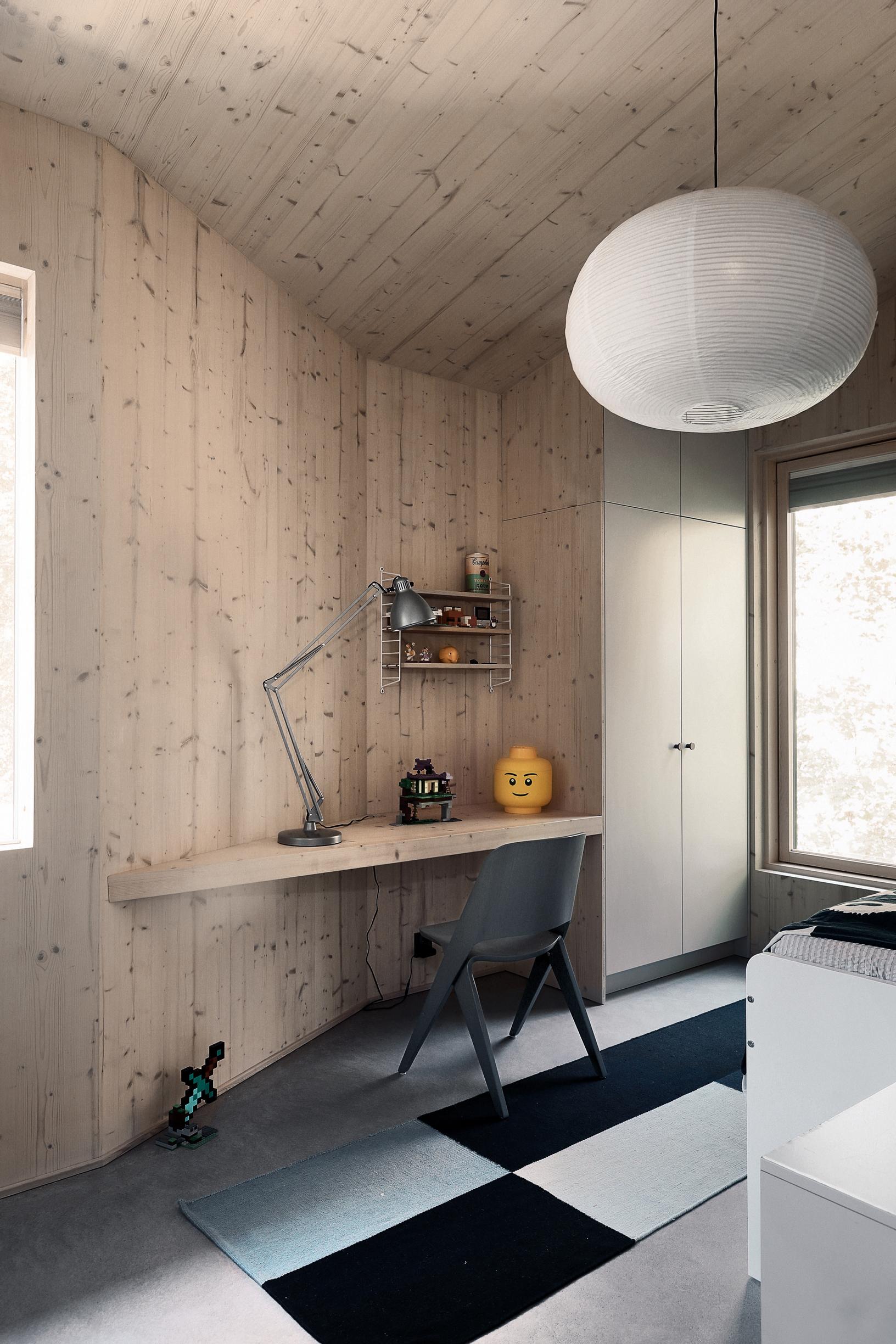 A child’s desk is built directly into the wall