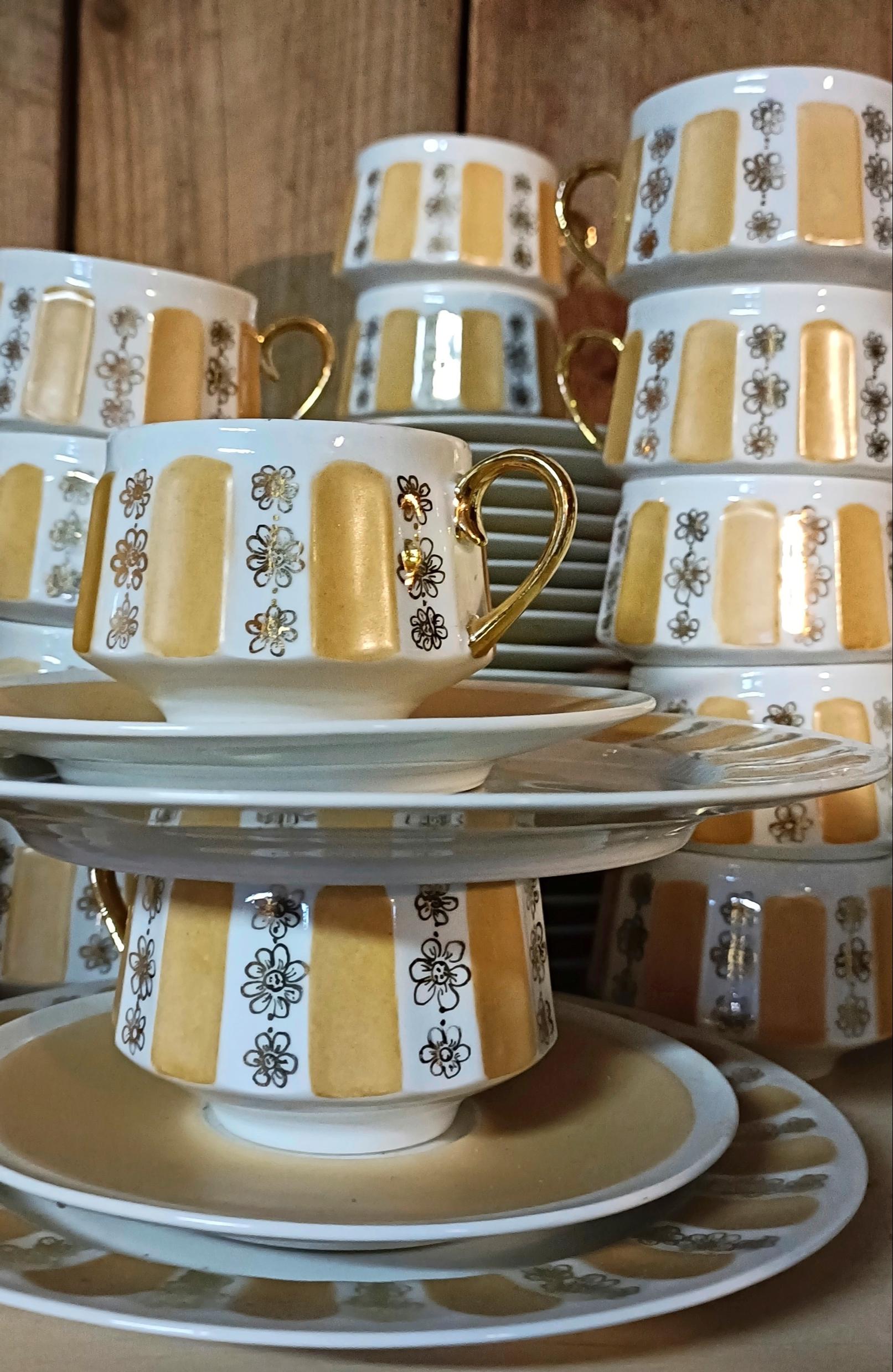 Coffee cups at a flea market