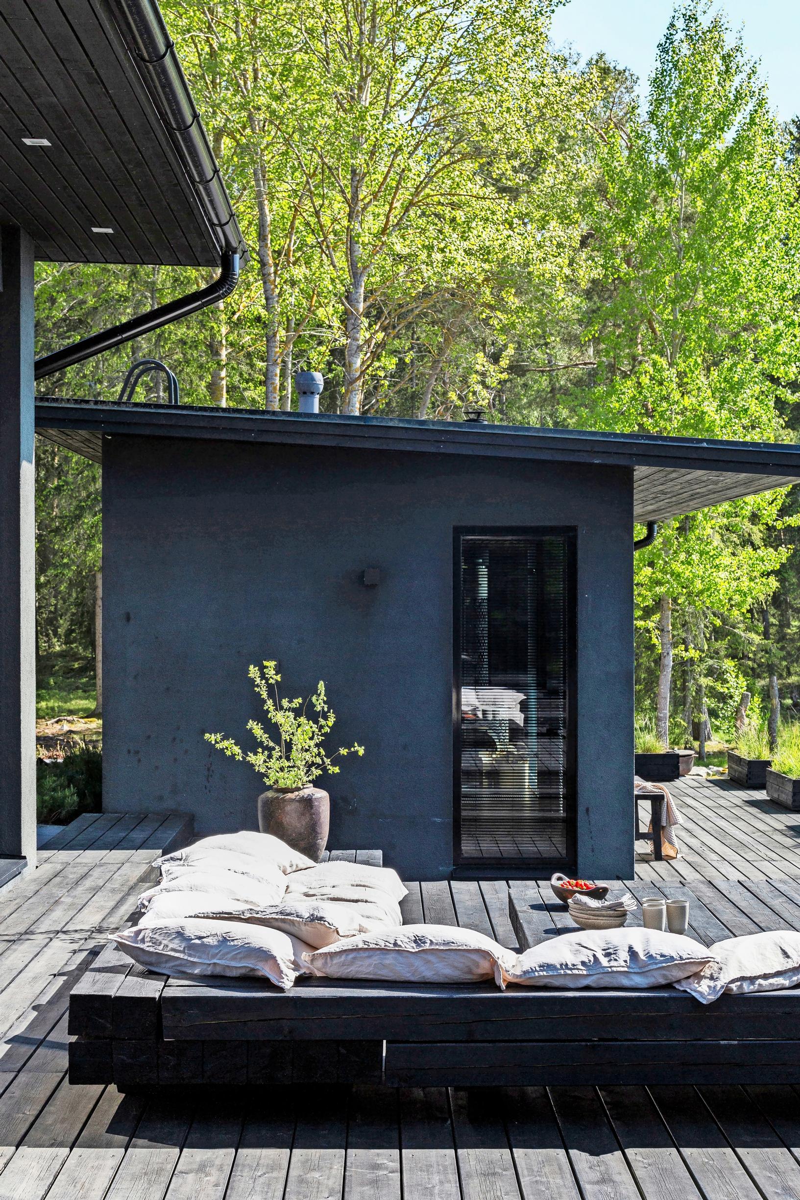 A sunken seating nook in the deck