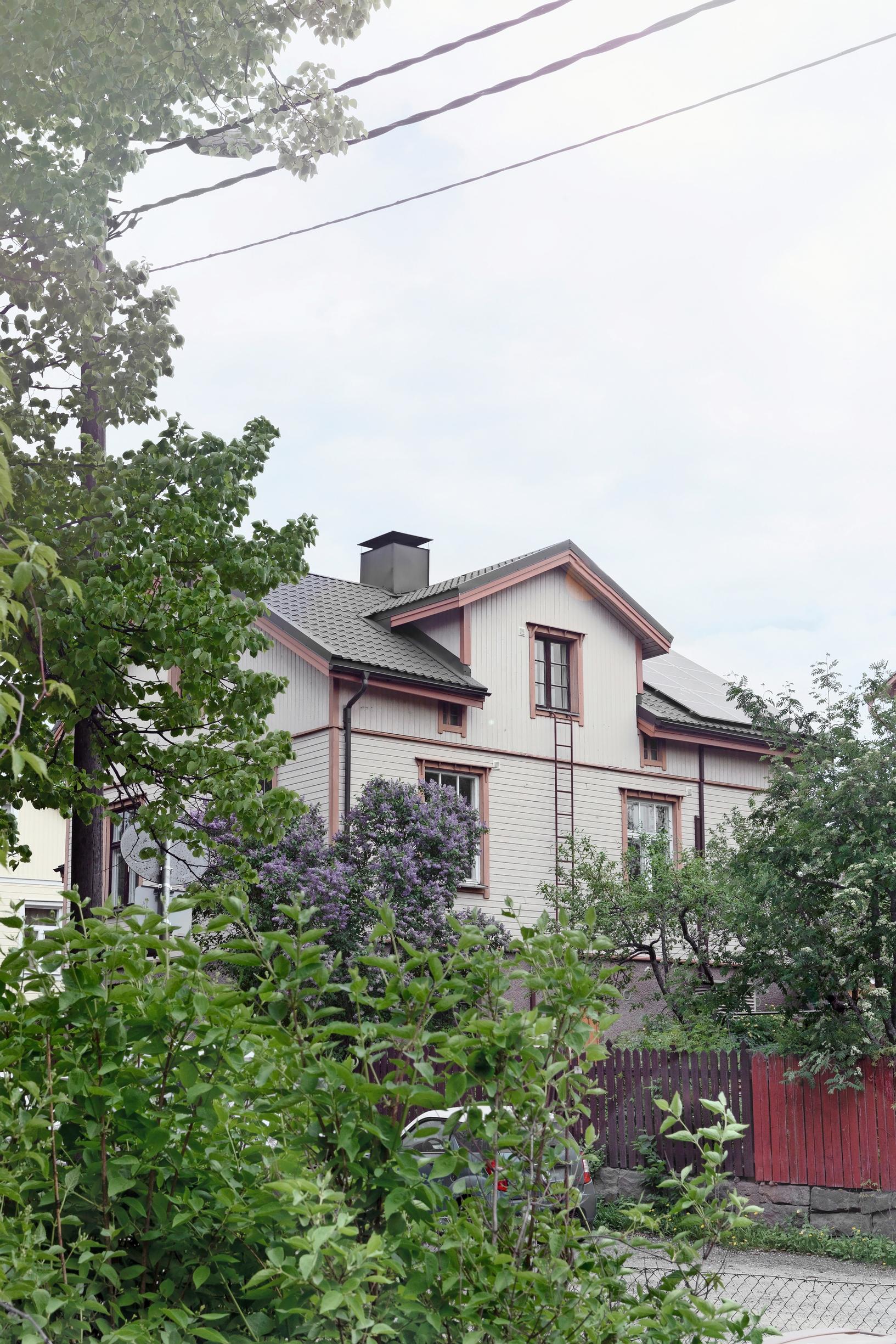 A photo of a wooden house in Turku’s Raunistula district.