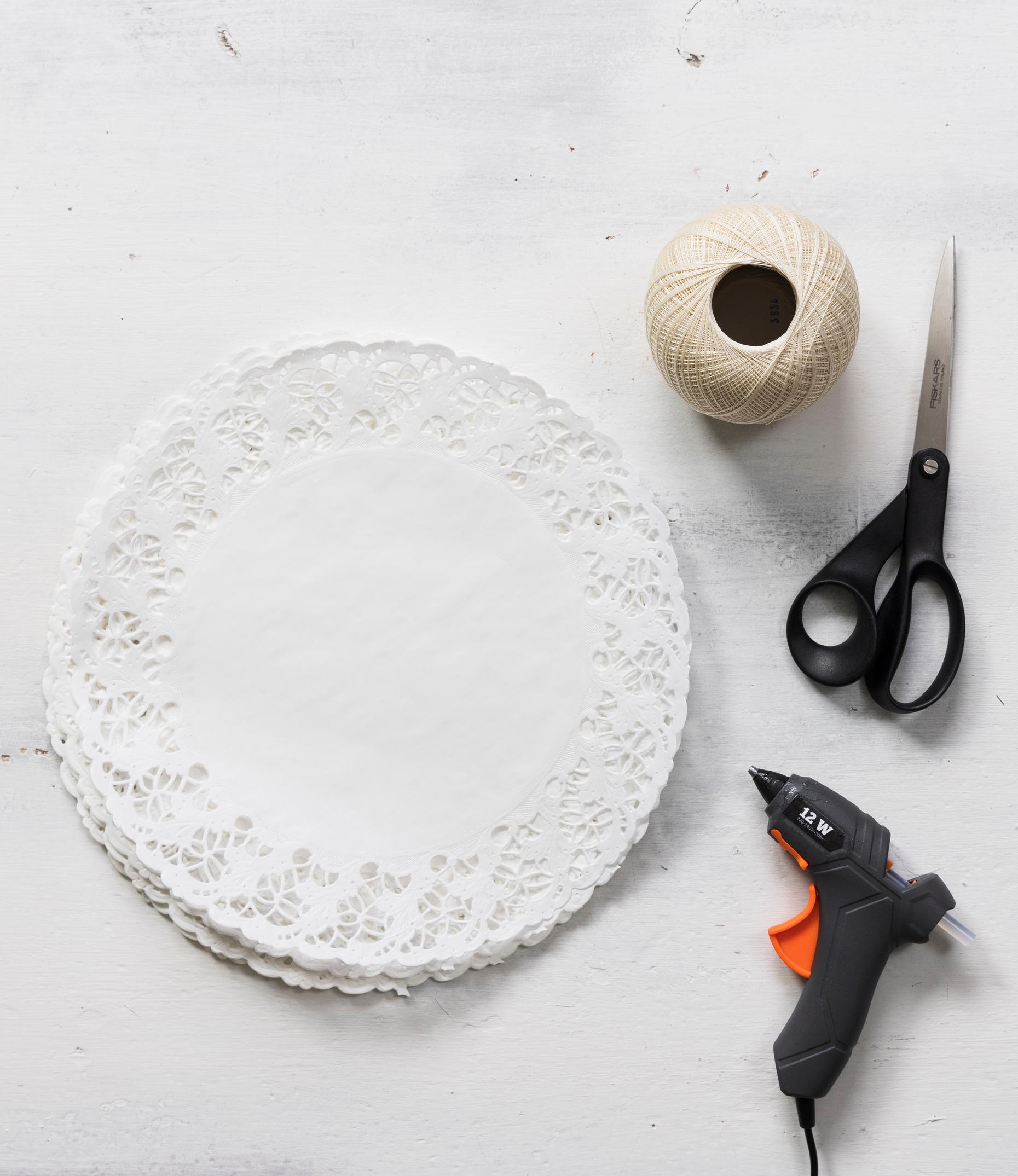 Supplies for the paper doily star