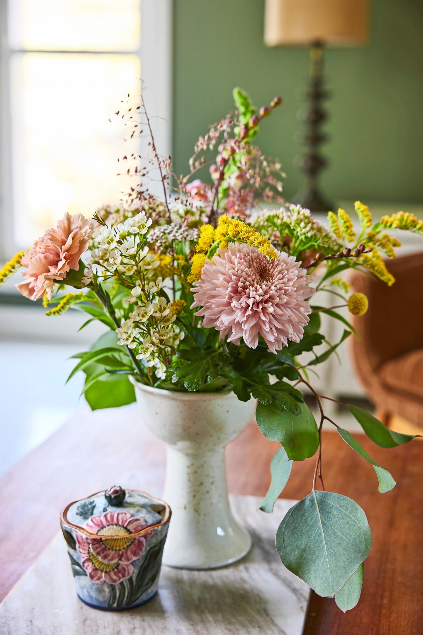 A flower arrangement in a Pentik Halla vase