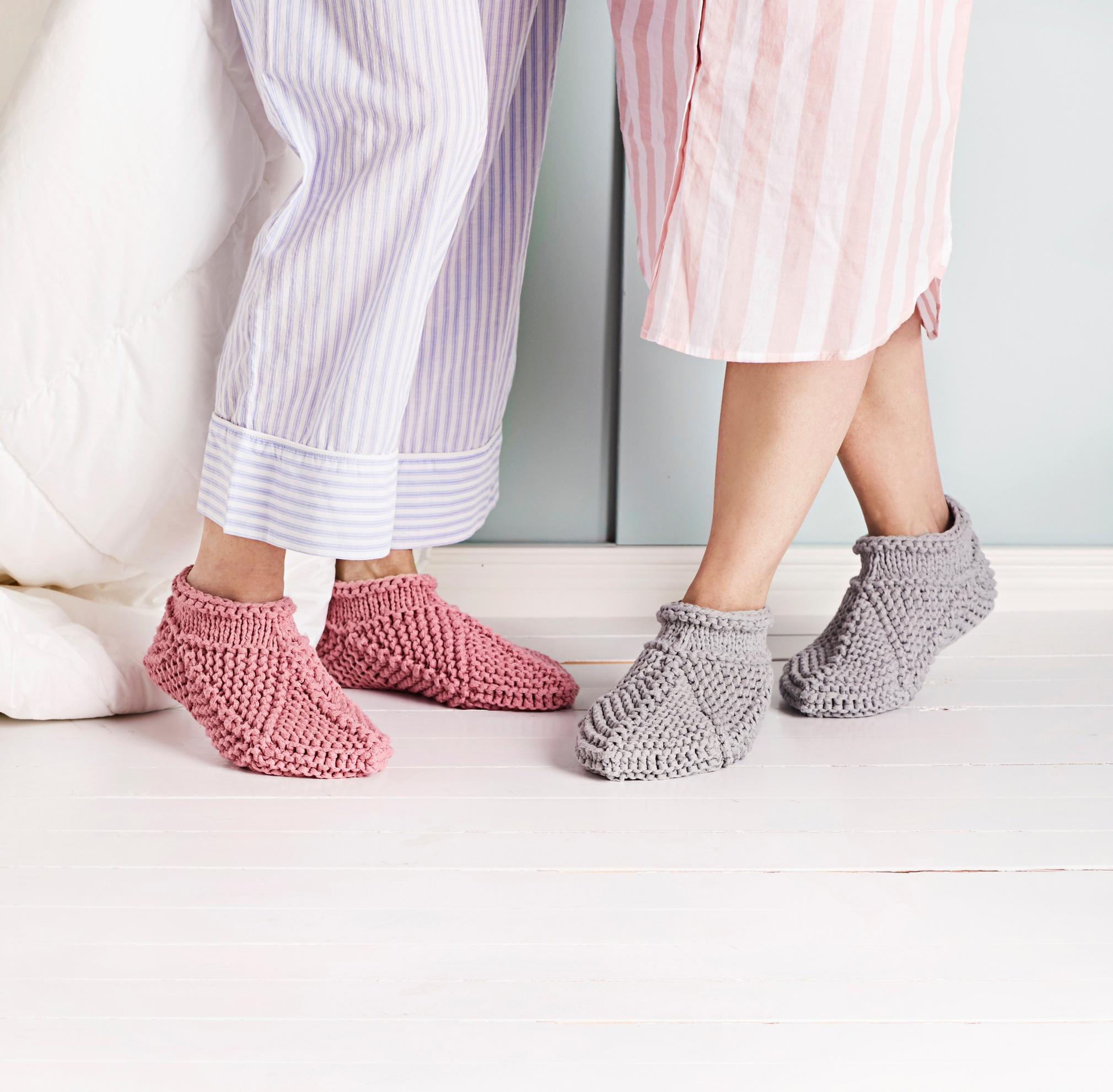Cozy knitted slippers made of domino squares