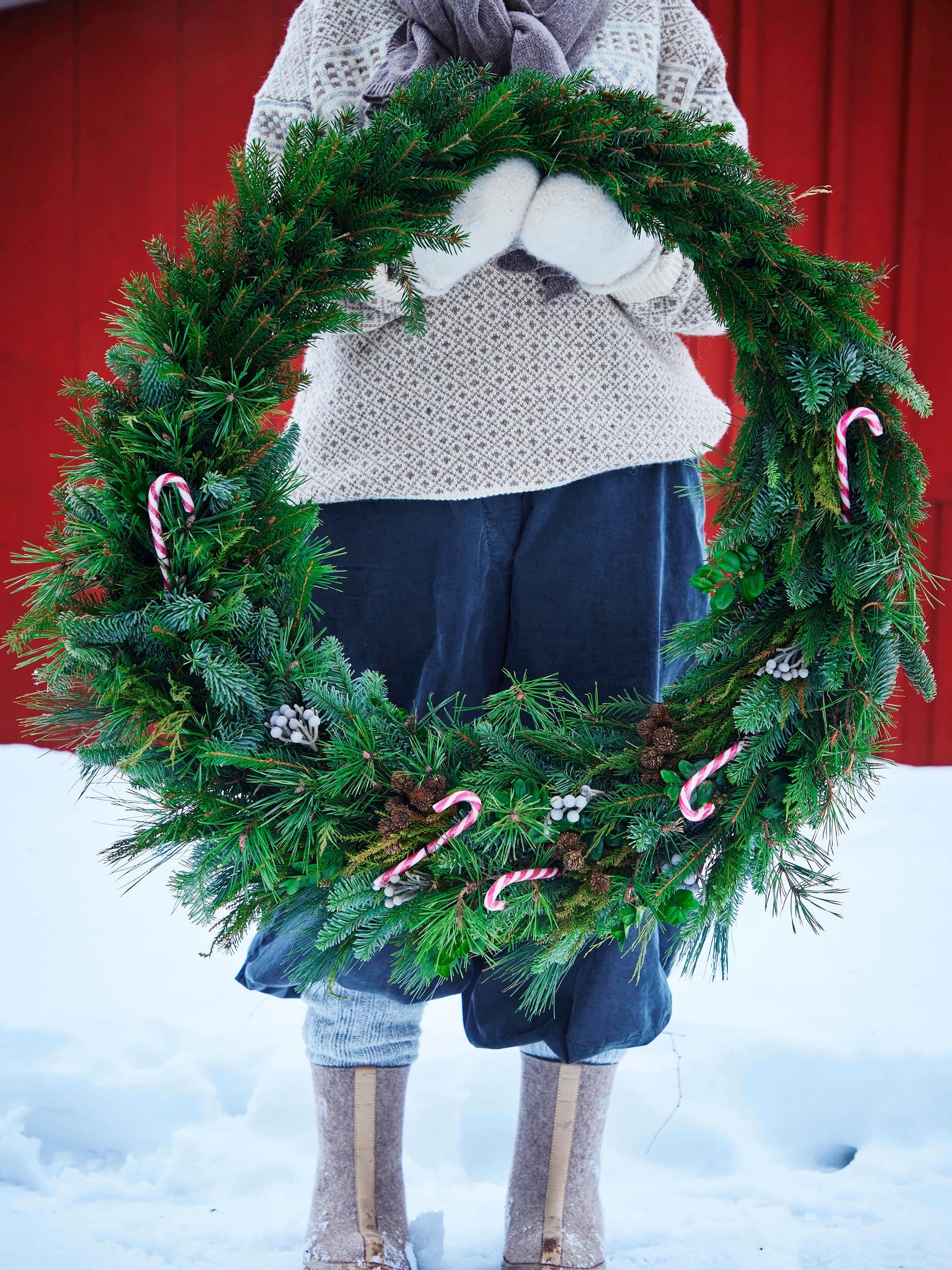 Make a giant wreath to brighten your yard all winter—here’s how