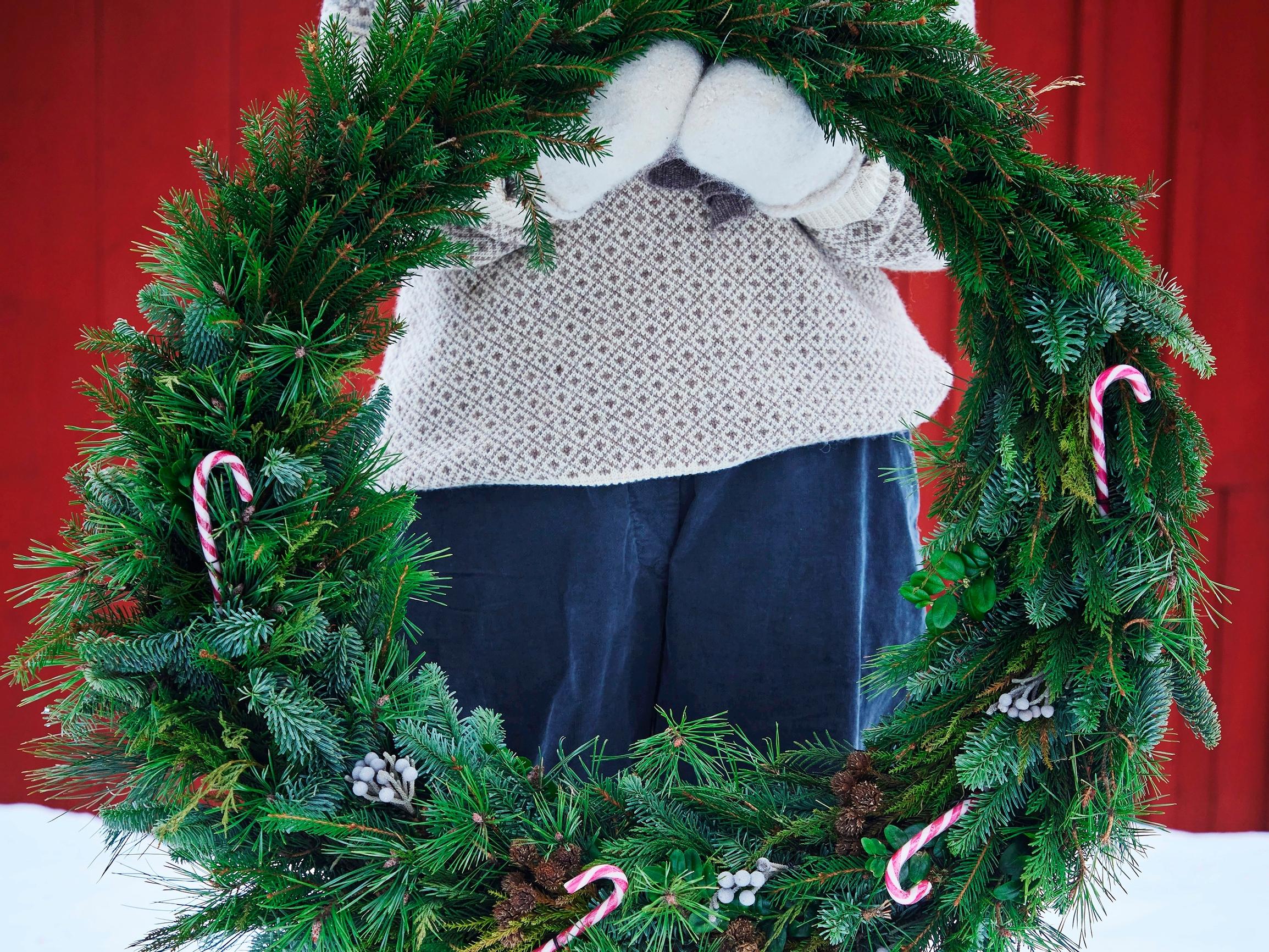 Make a giant wreath to brighten your yard all winter—here’s how