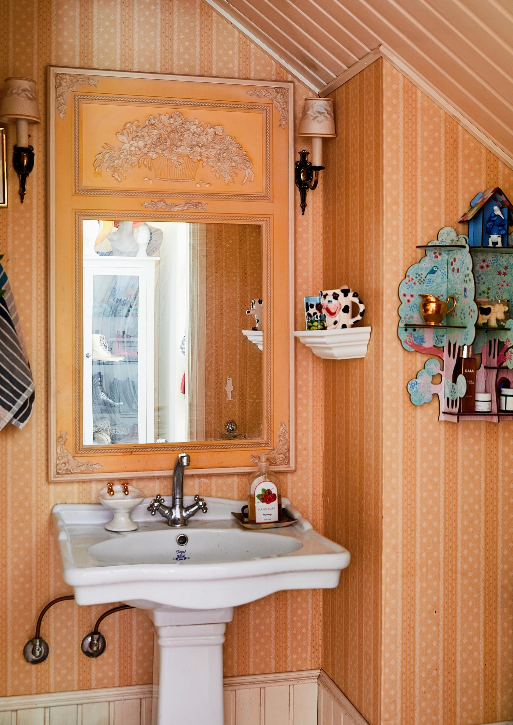Old-fashioned bathroom