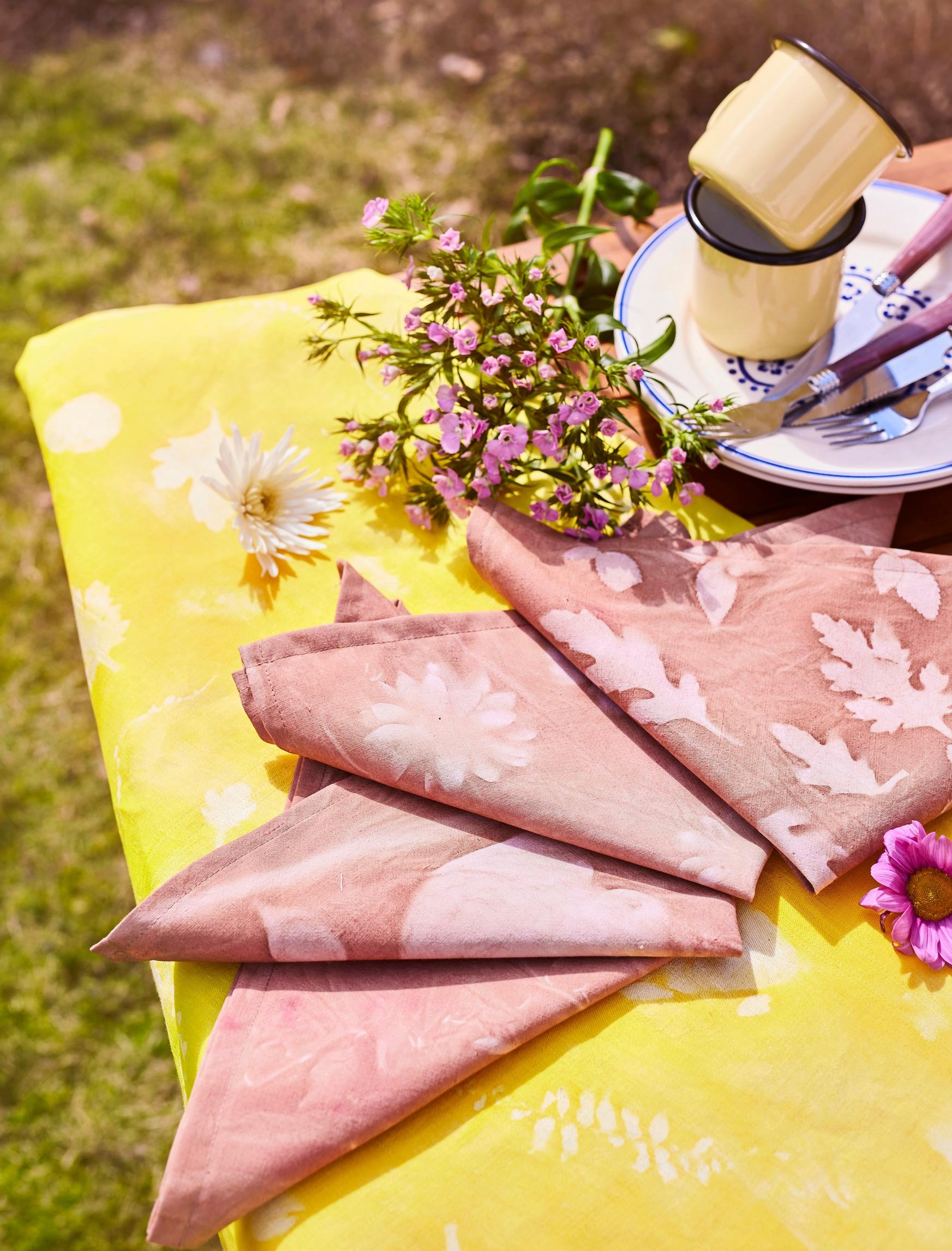 Sun-dyed napkins and table runner