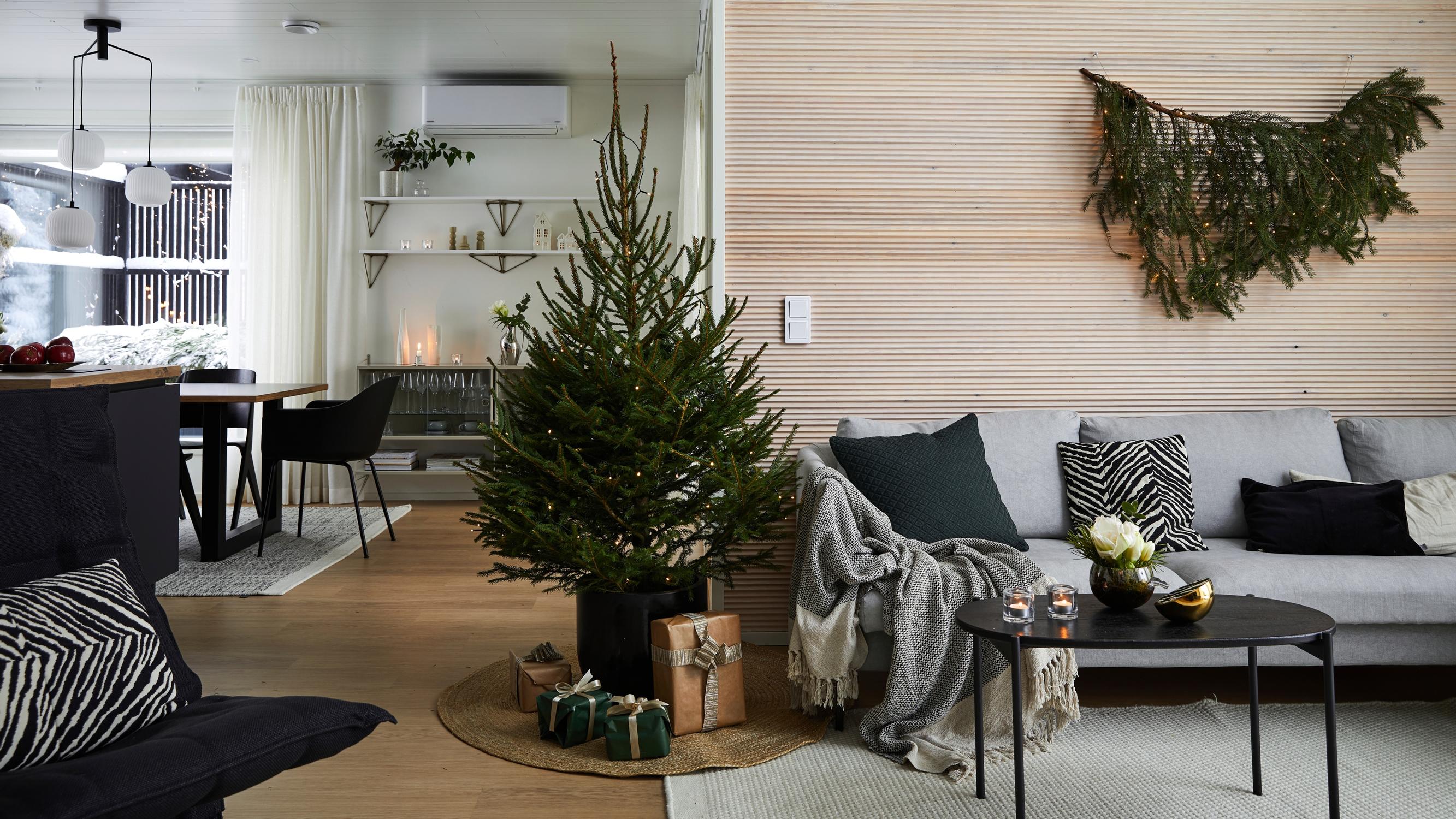 A single string of lights: a minimalist’s Christmas with a twist