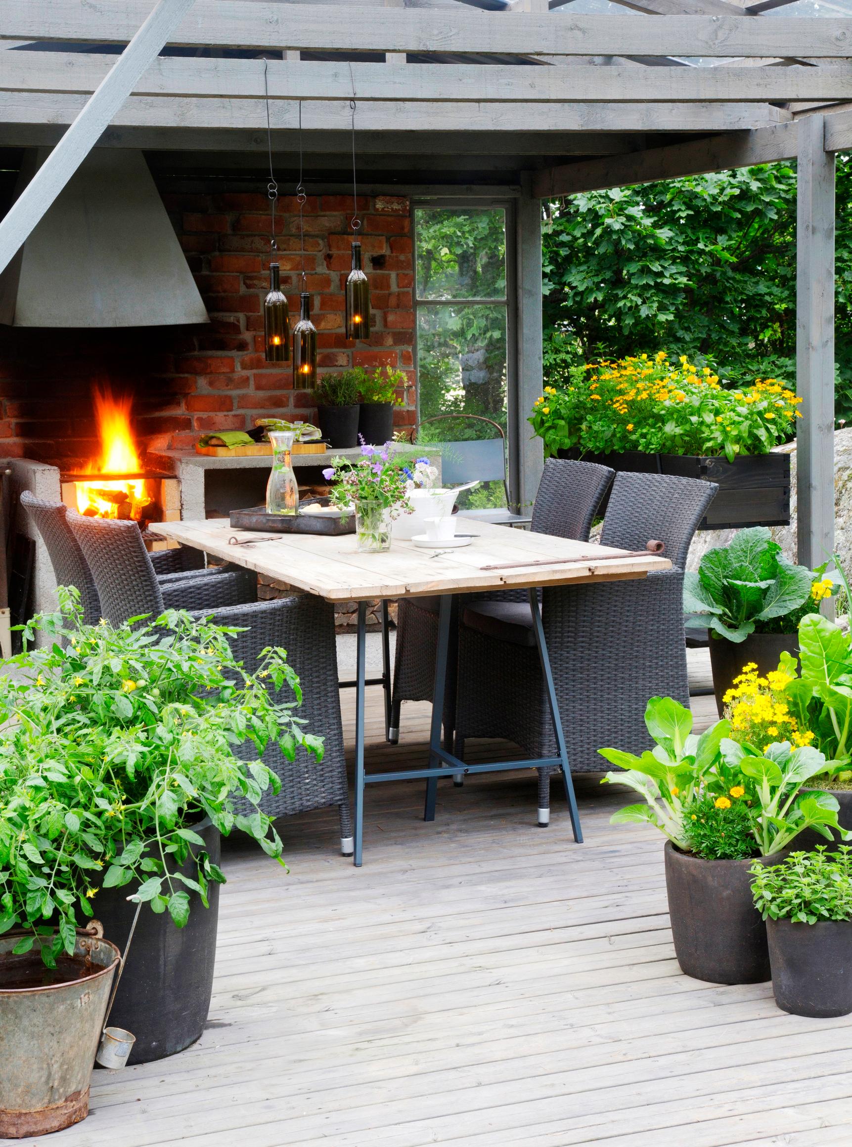 Summer kitchen furniture made from recycled materials