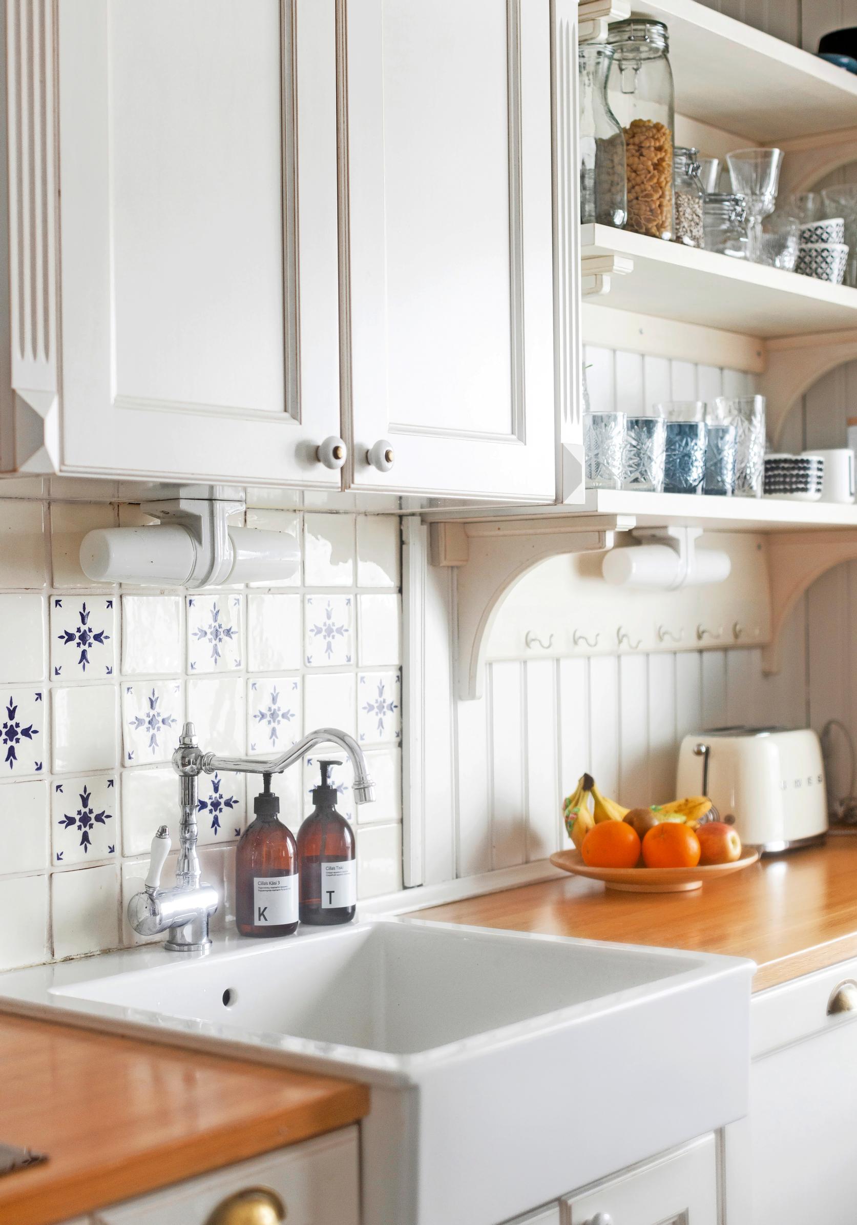 White kitchen