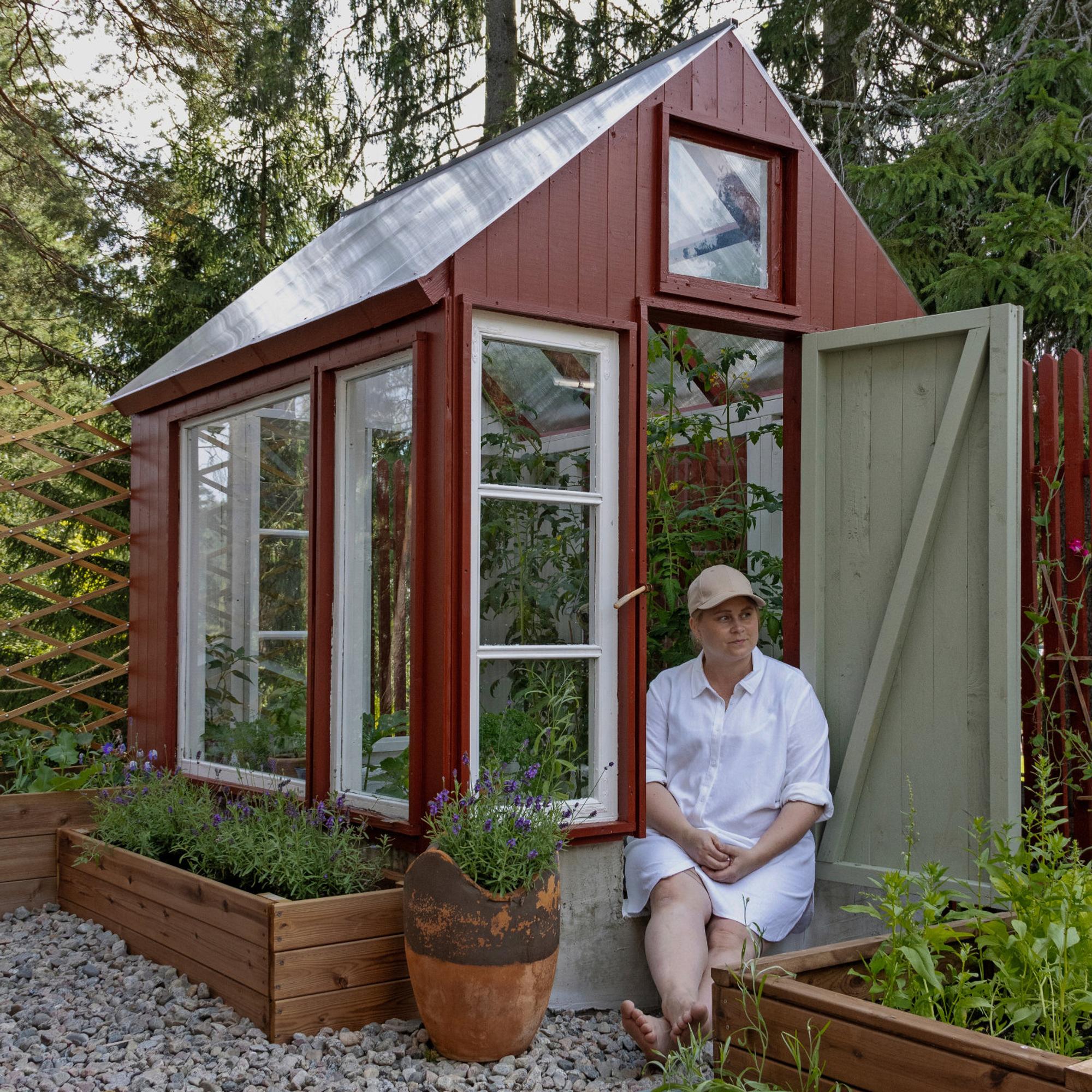 Rilla built a greenhouse from old windows: “I discovered I can do all sorts of things”