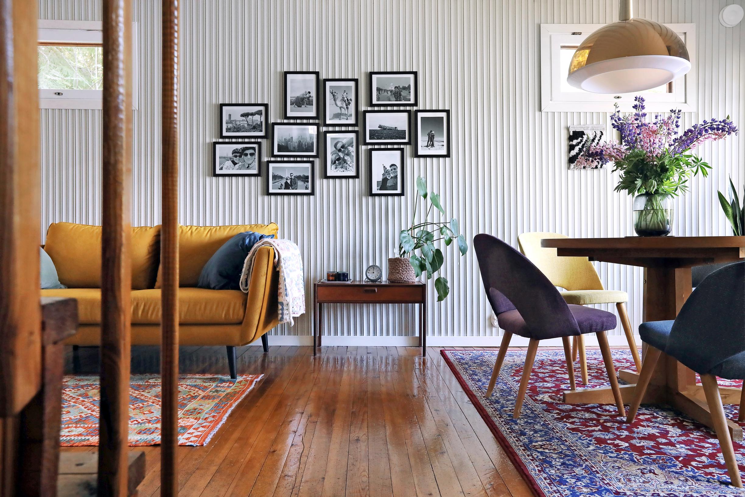 The cottage’s 1950s-inspired living area