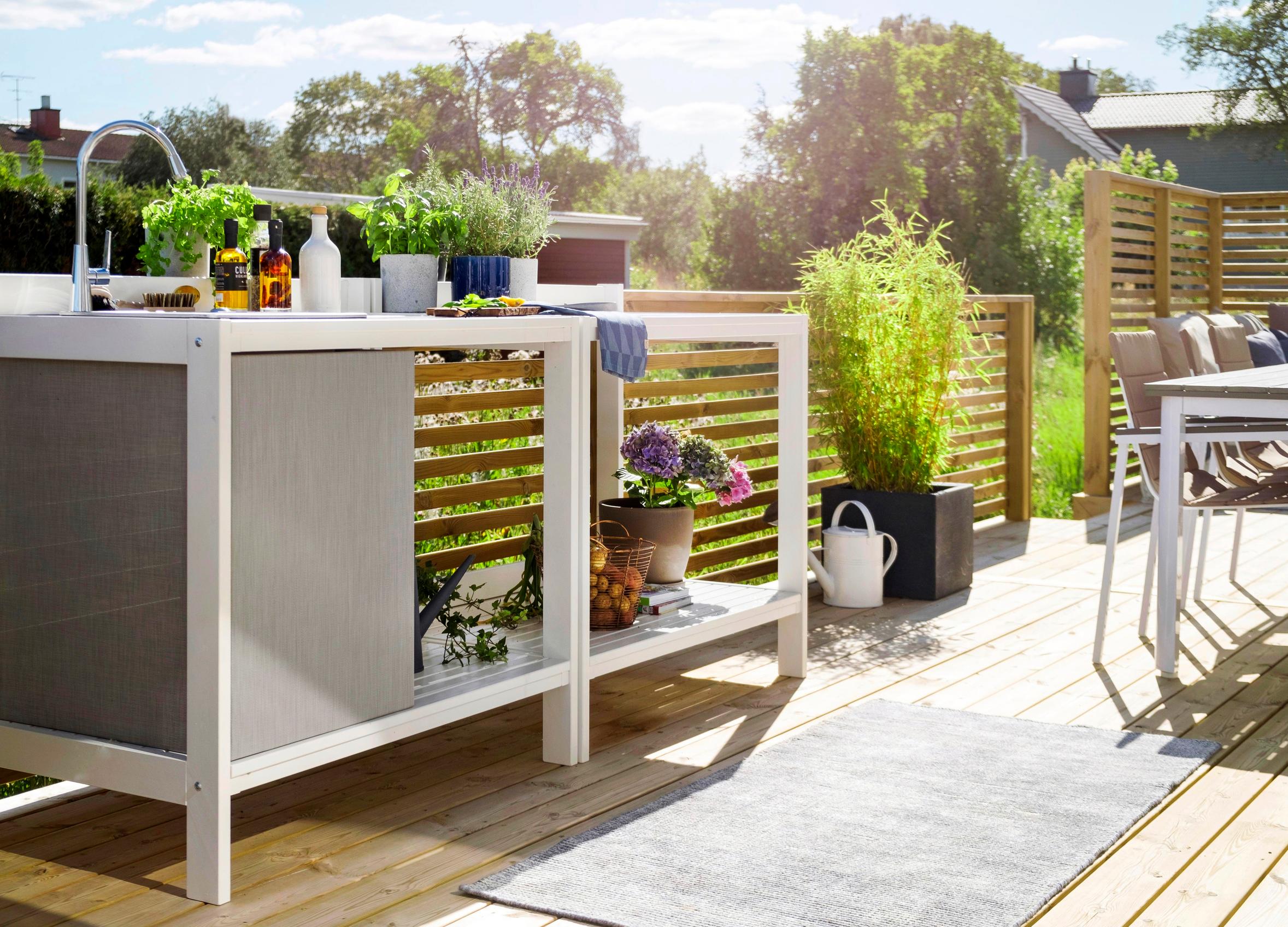 Summer kitchen constructed from ready-made modules