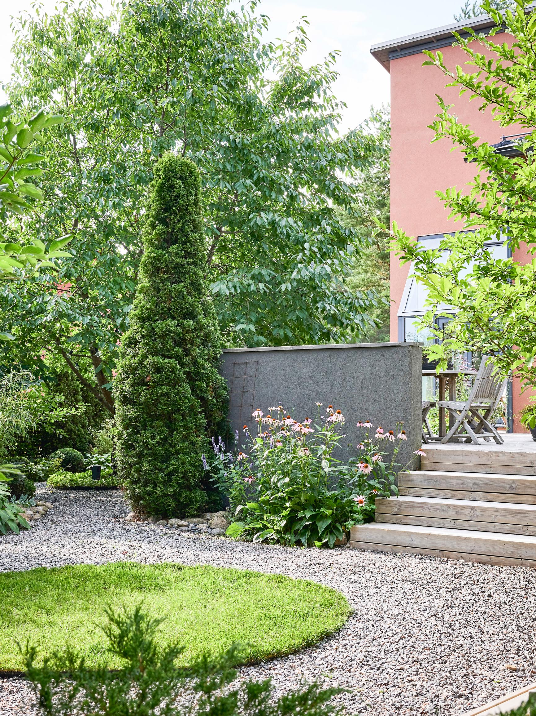 “You have your own park in the backyard,” said a friend about Hannele and Hans’s garden