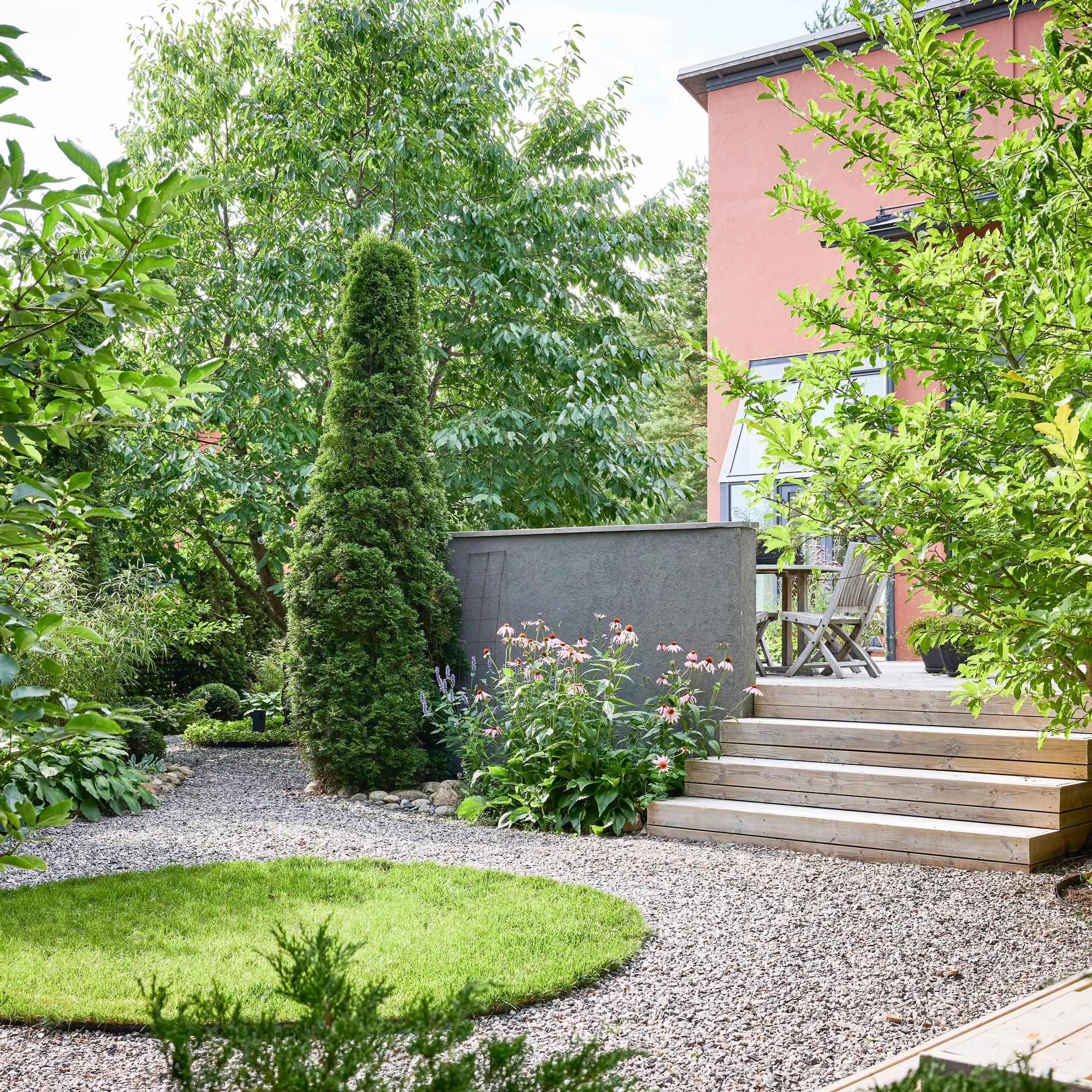 “You have your own park in the backyard,” said a friend about Hannele and Hans’s garden